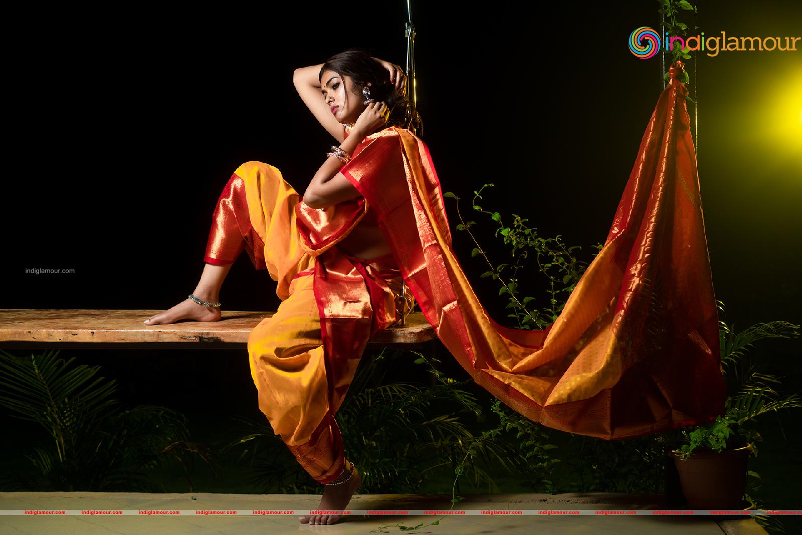 Divi Vadthya Actress hd photo