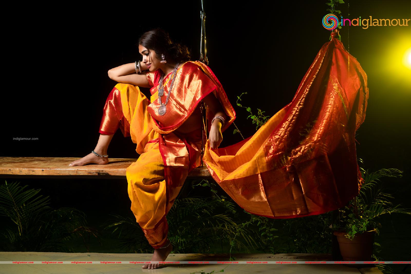 Divi Vadthya Actress hd photo