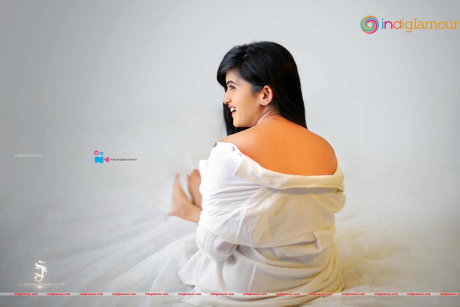 Sravanthi Chokkarapu Actress hd photo
