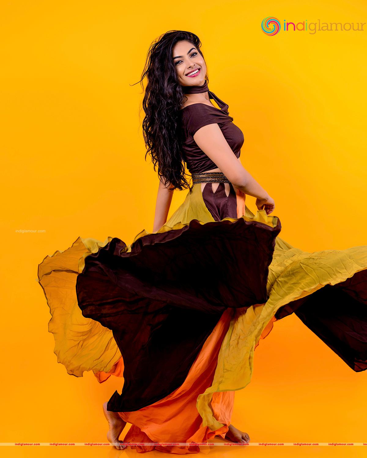 Divi Vadthya Actress hd photo