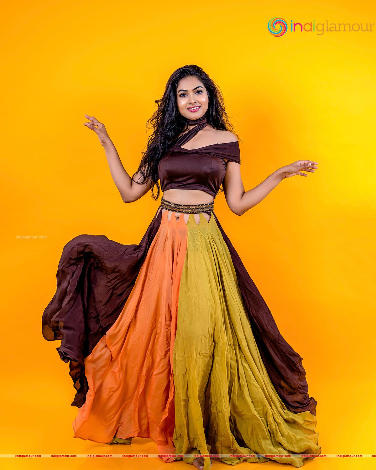 Divi Vadthya Actress hd photo