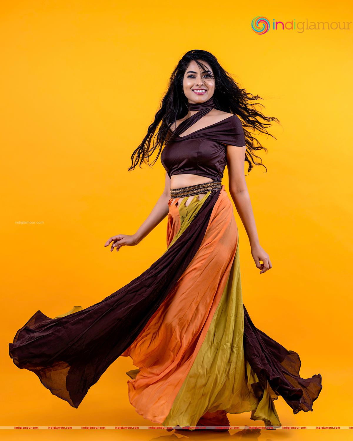 Divi Vadthya Actress hd photo