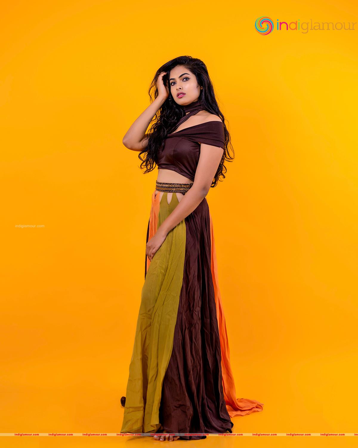 Divi Vadthya Actress hd photo