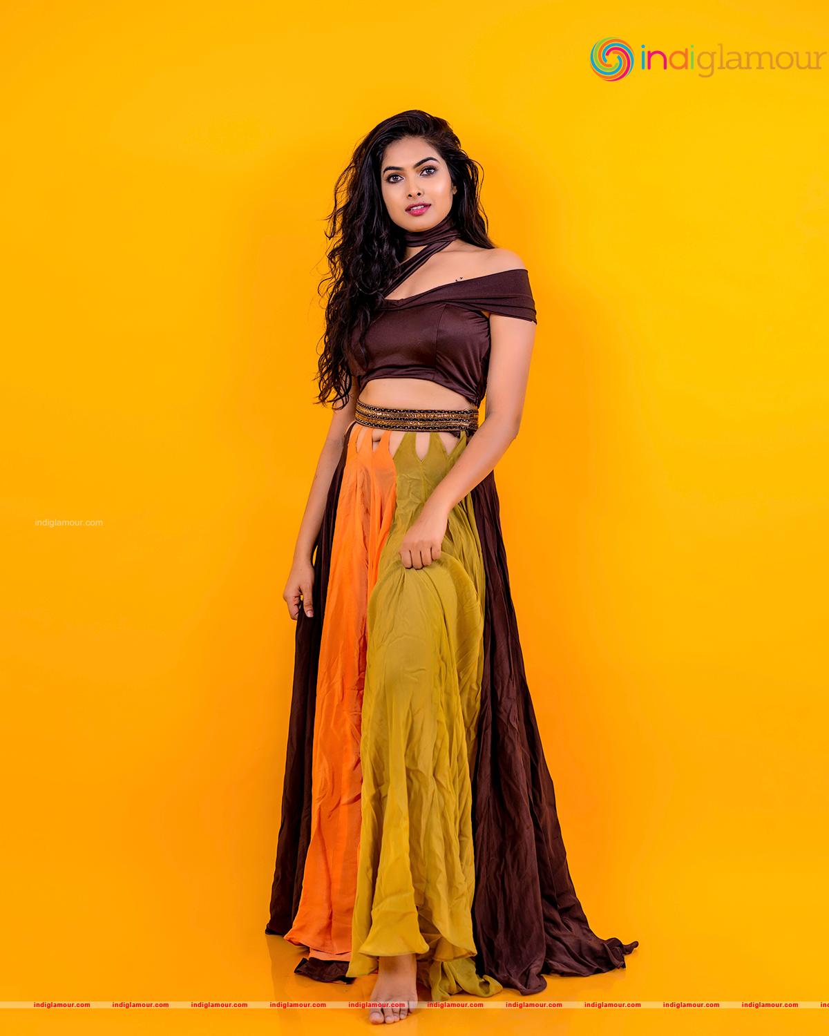Divi Vadthya Actress hd photo