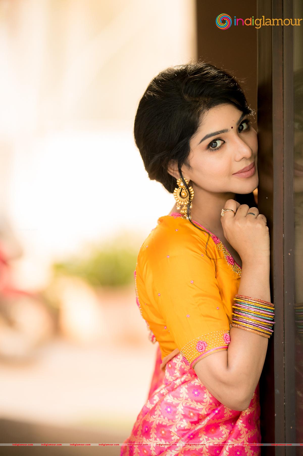 Pavithra Lakshmi Actress hd photo