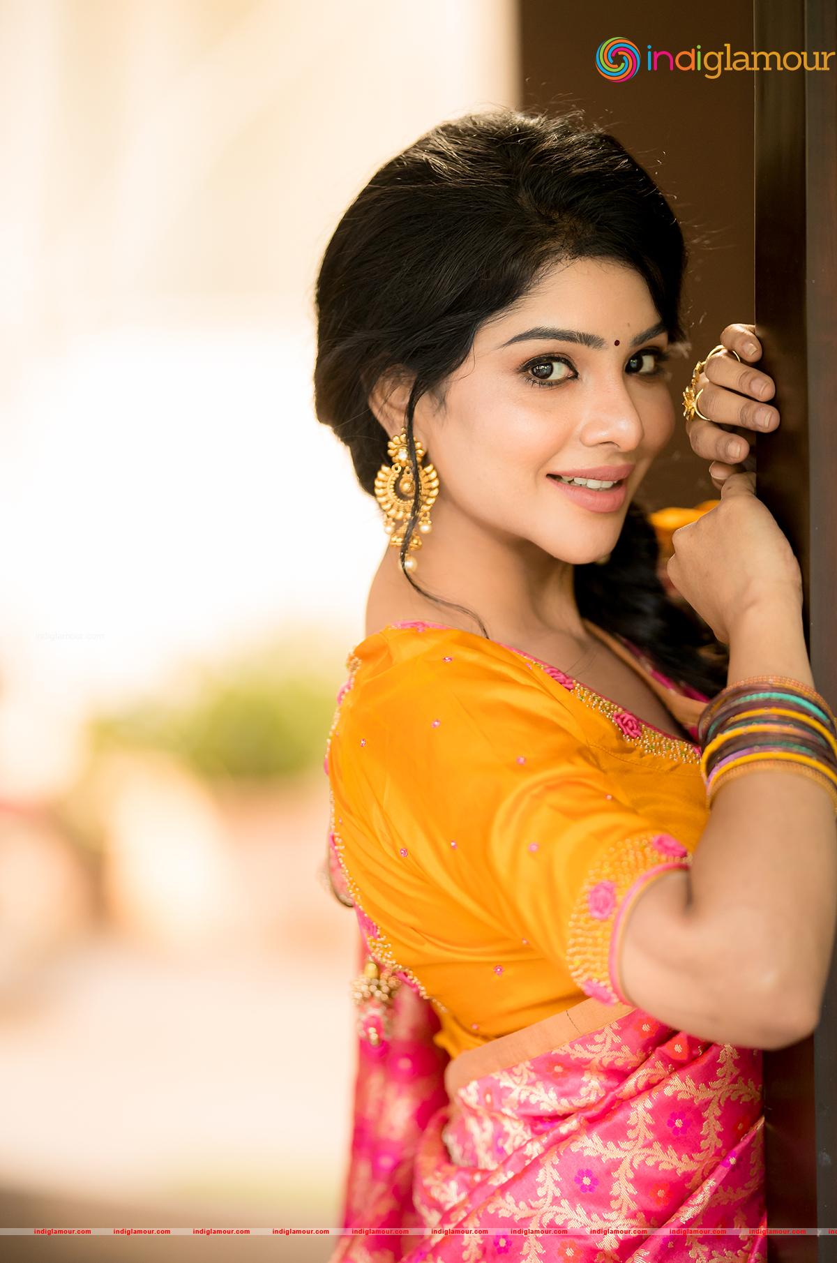Pavithra Lakshmi Actress hd photo