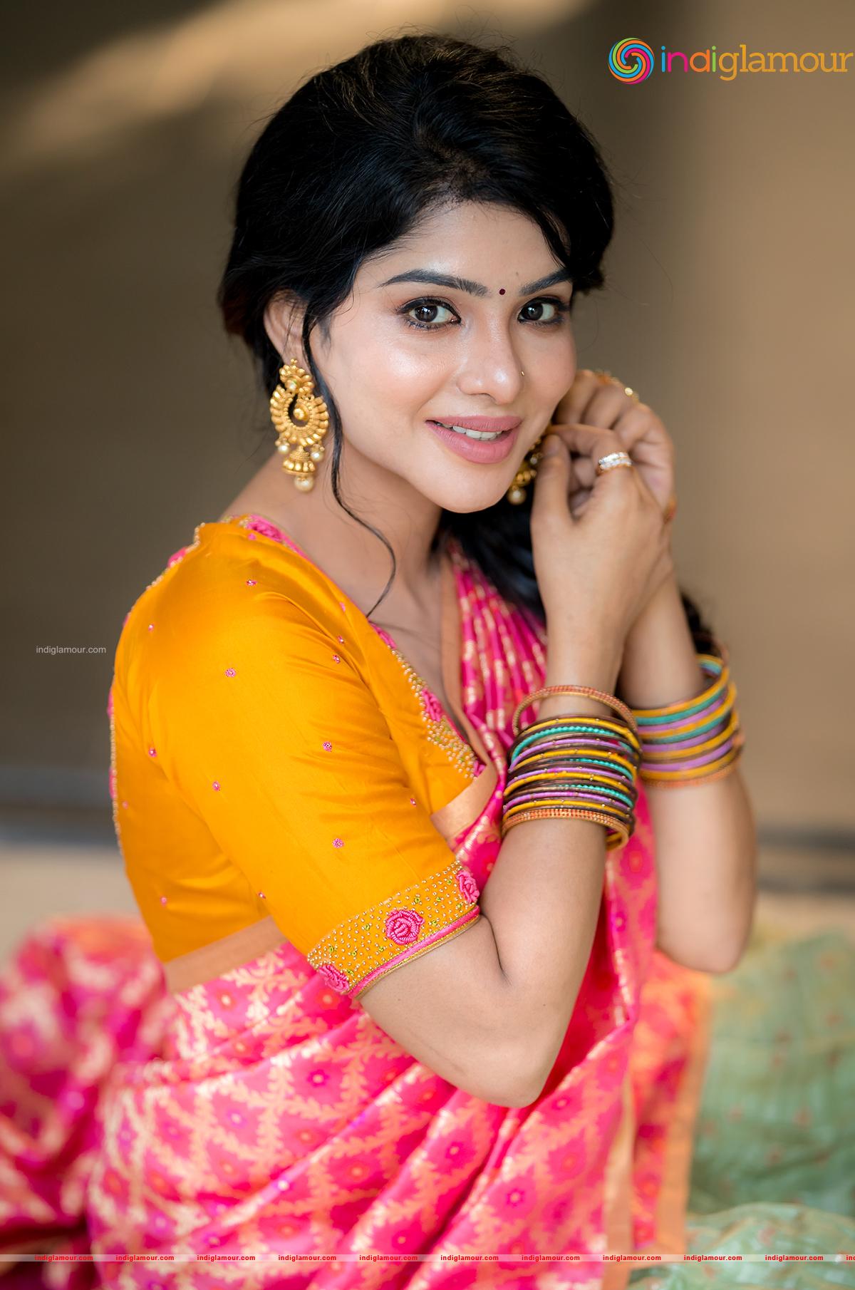 Pavithra Lakshmi Actress hd photo