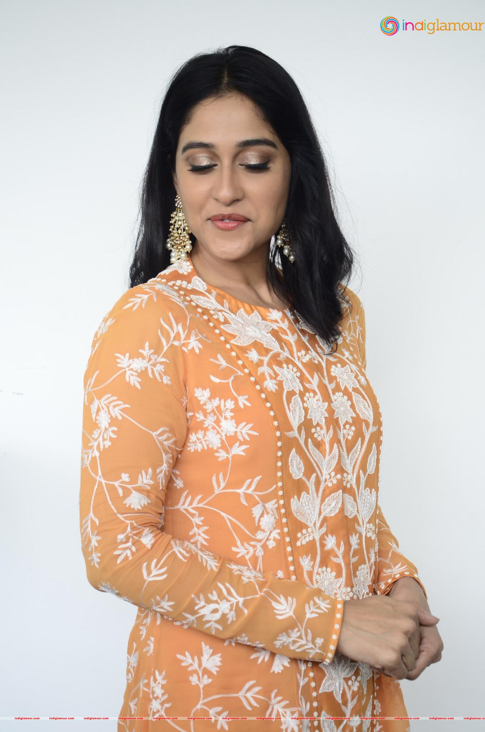 Regina Cassandra Actress hd photo