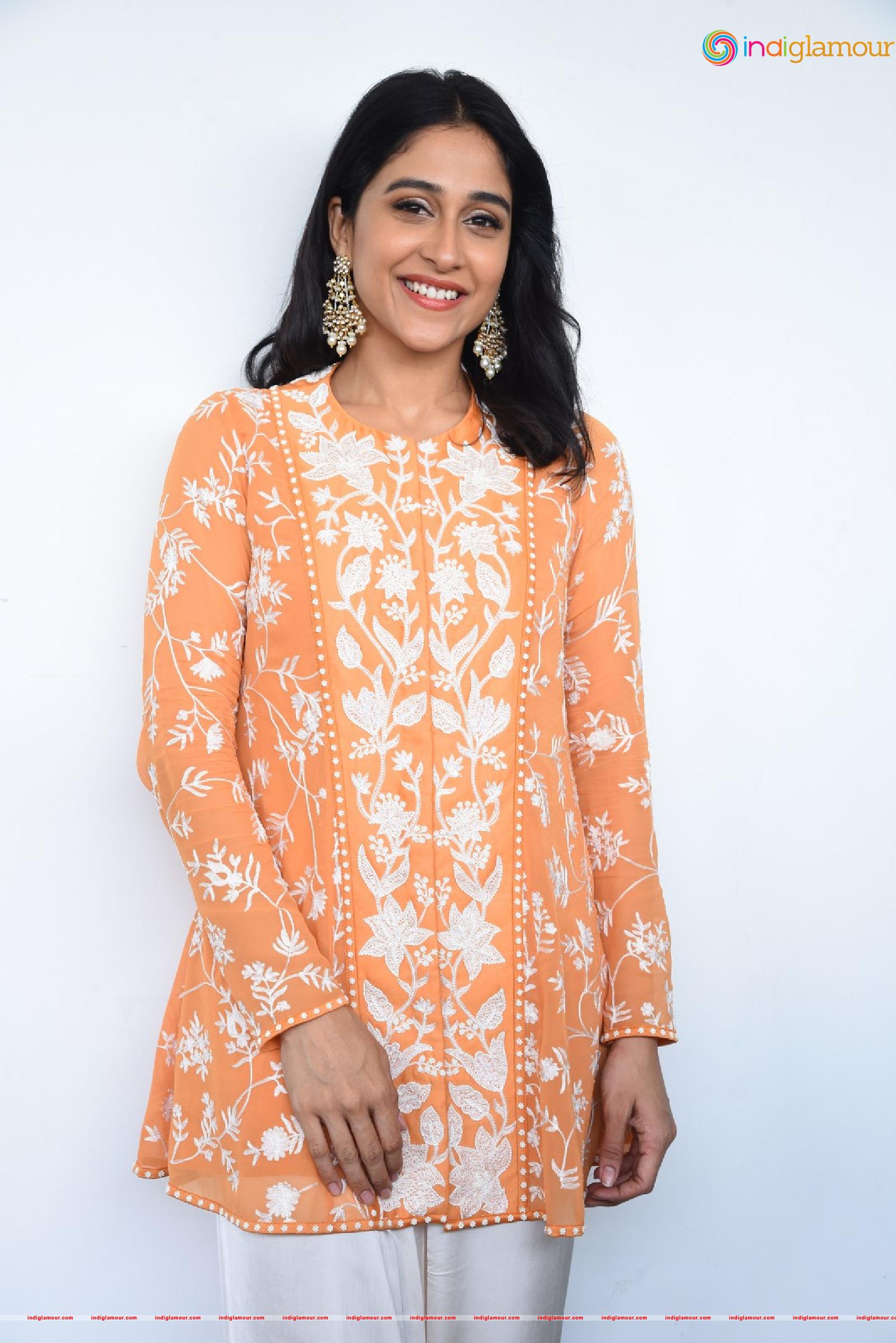 Regina Cassandra Actress hd photo
