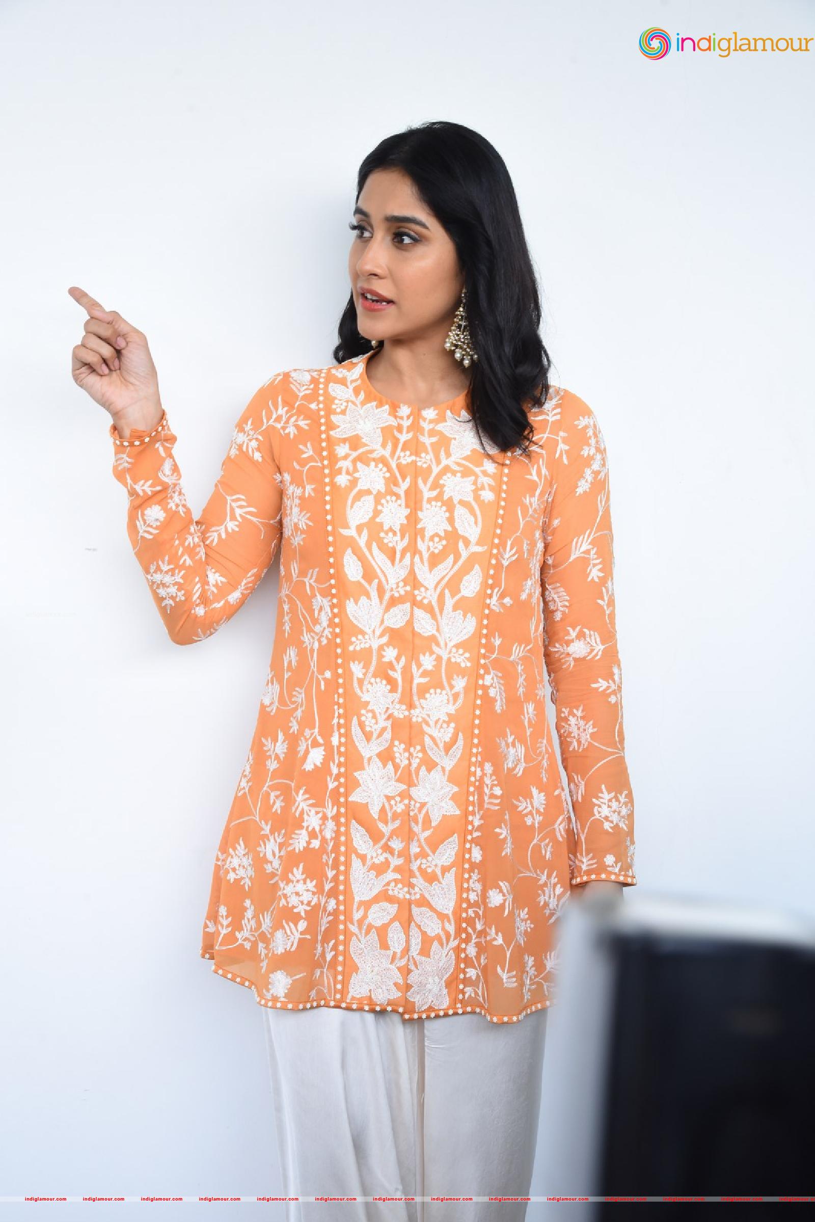 Regina Cassandra Actress hd photo
