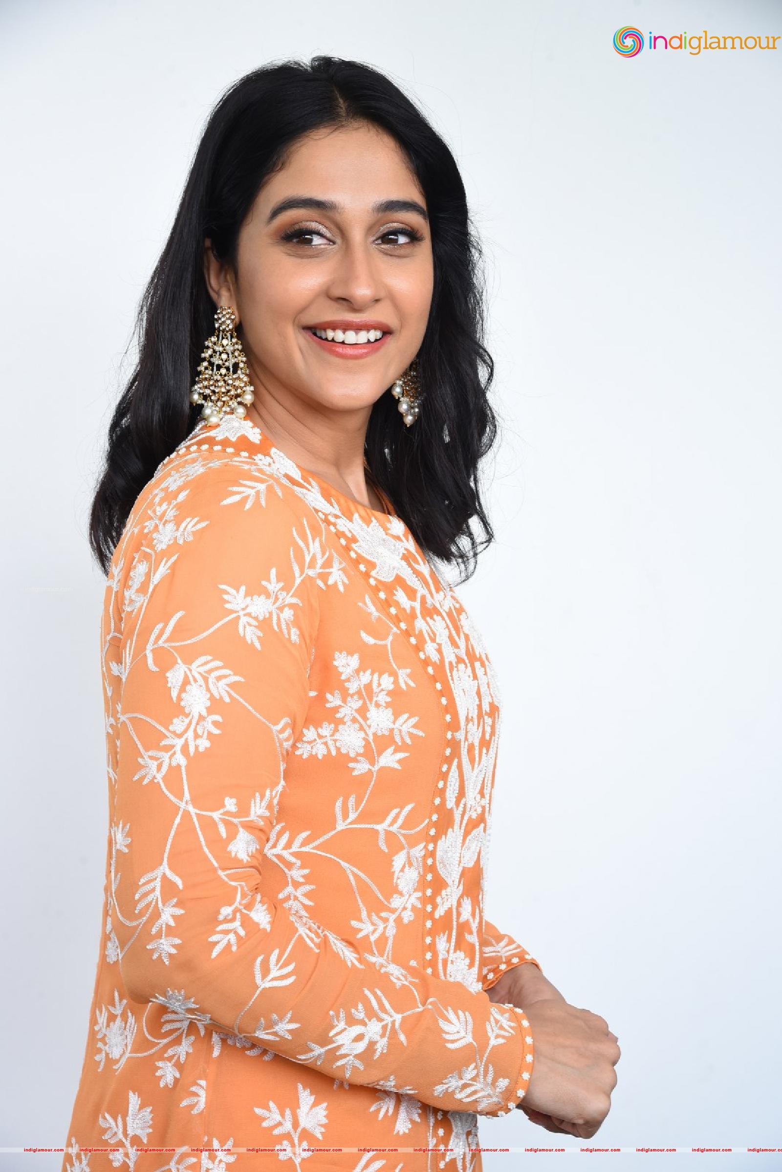 Regina Cassandra Actress hd photo