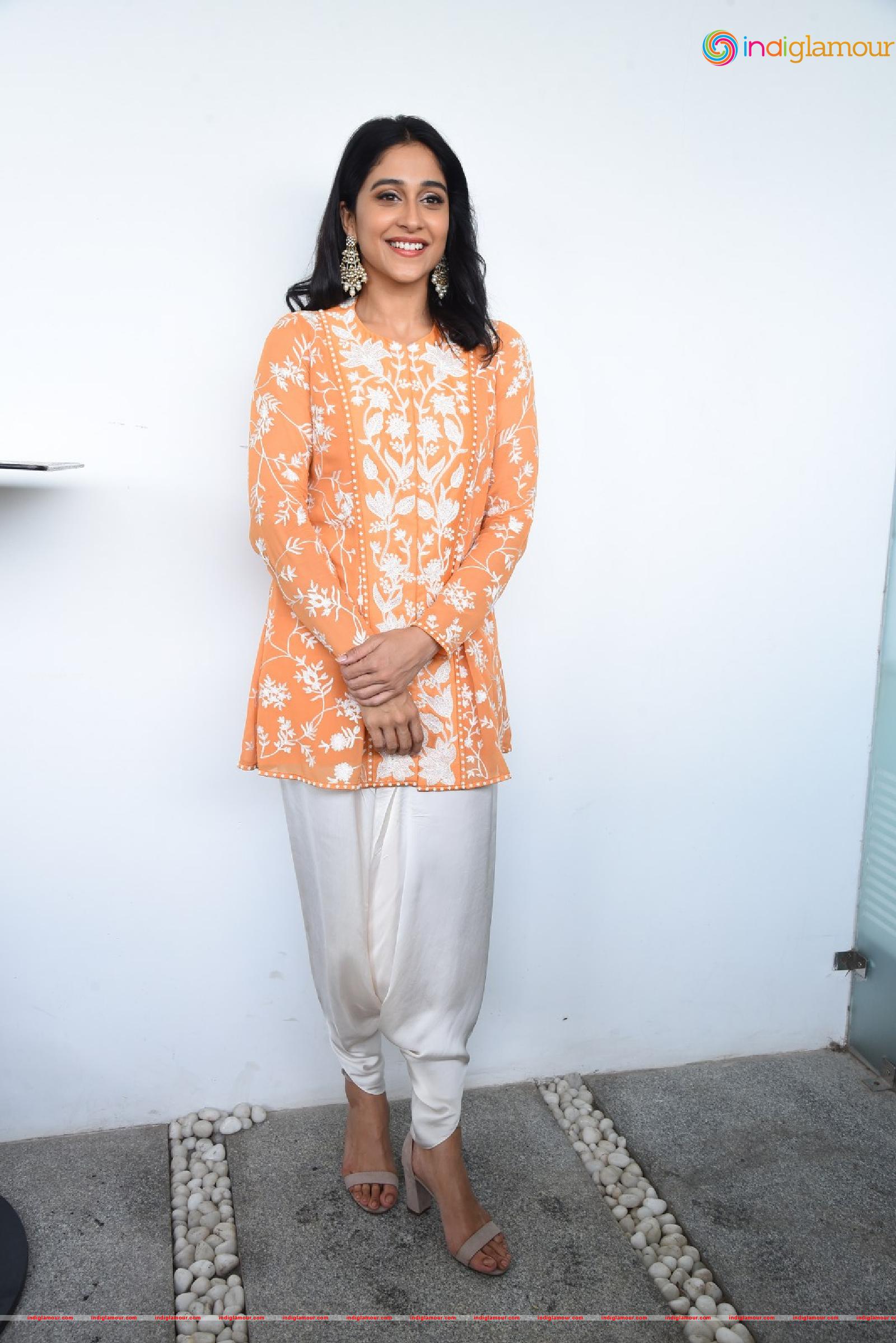 Regina Cassandra Actress hd photo