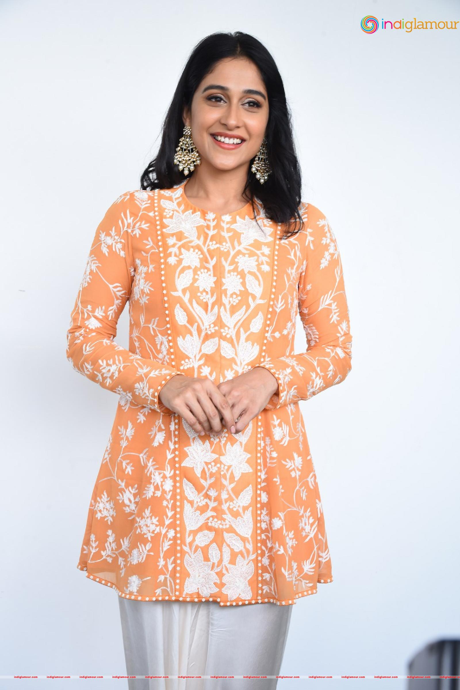 Regina Cassandra Actress hd photo