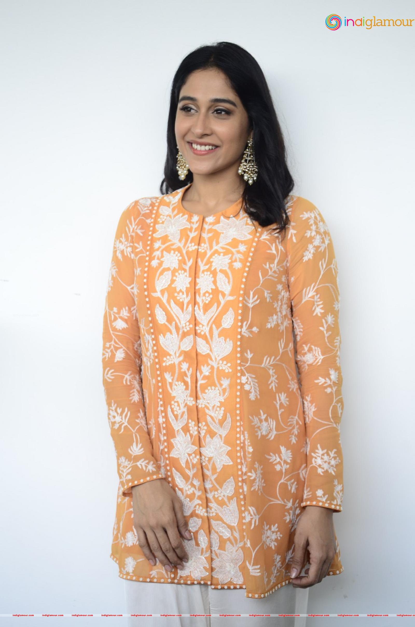 Regina Cassandra Actress hd photo