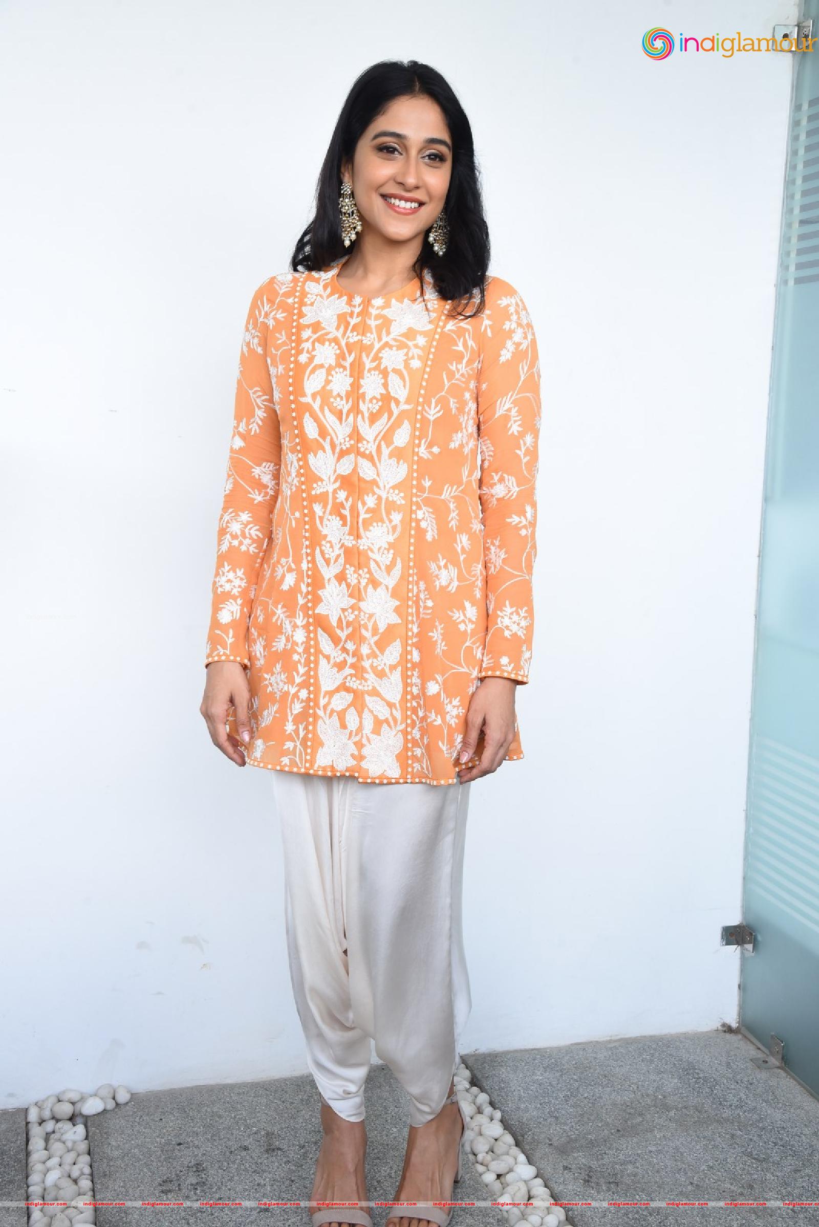 Regina Cassandra Actress hd photo