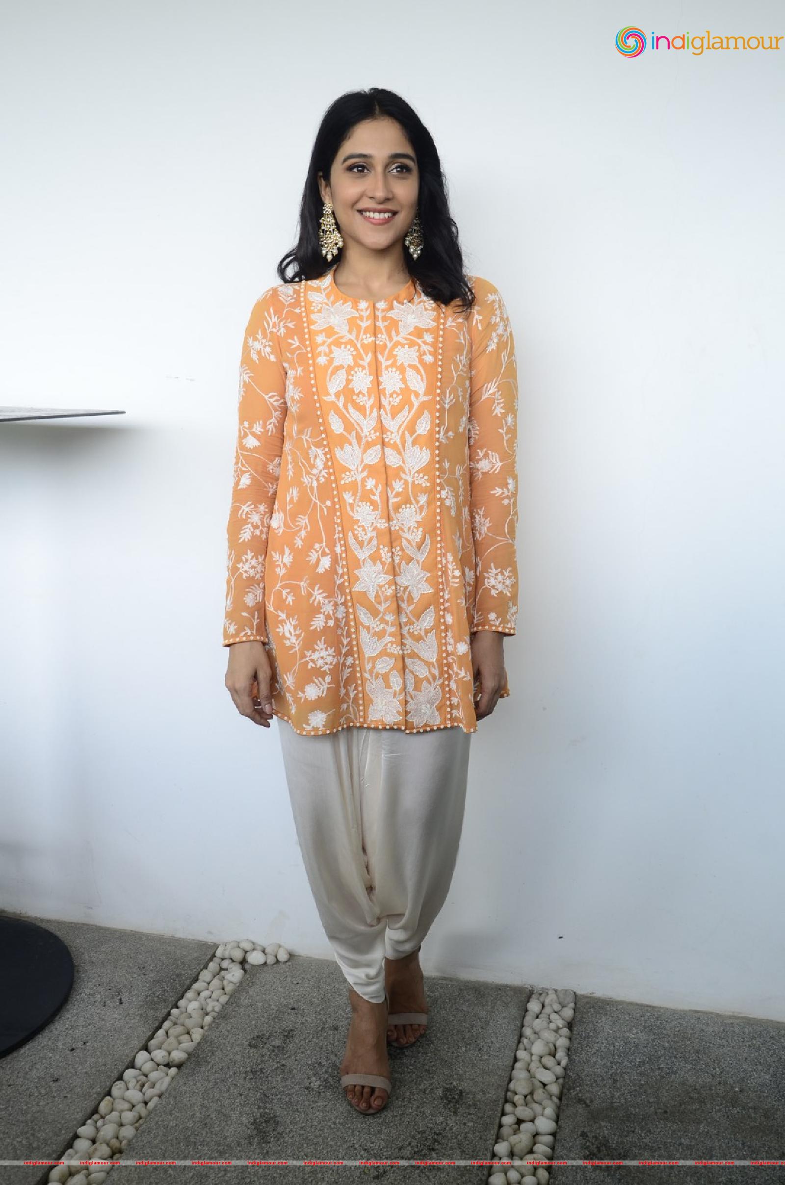 Regina Cassandra Actress hd photo