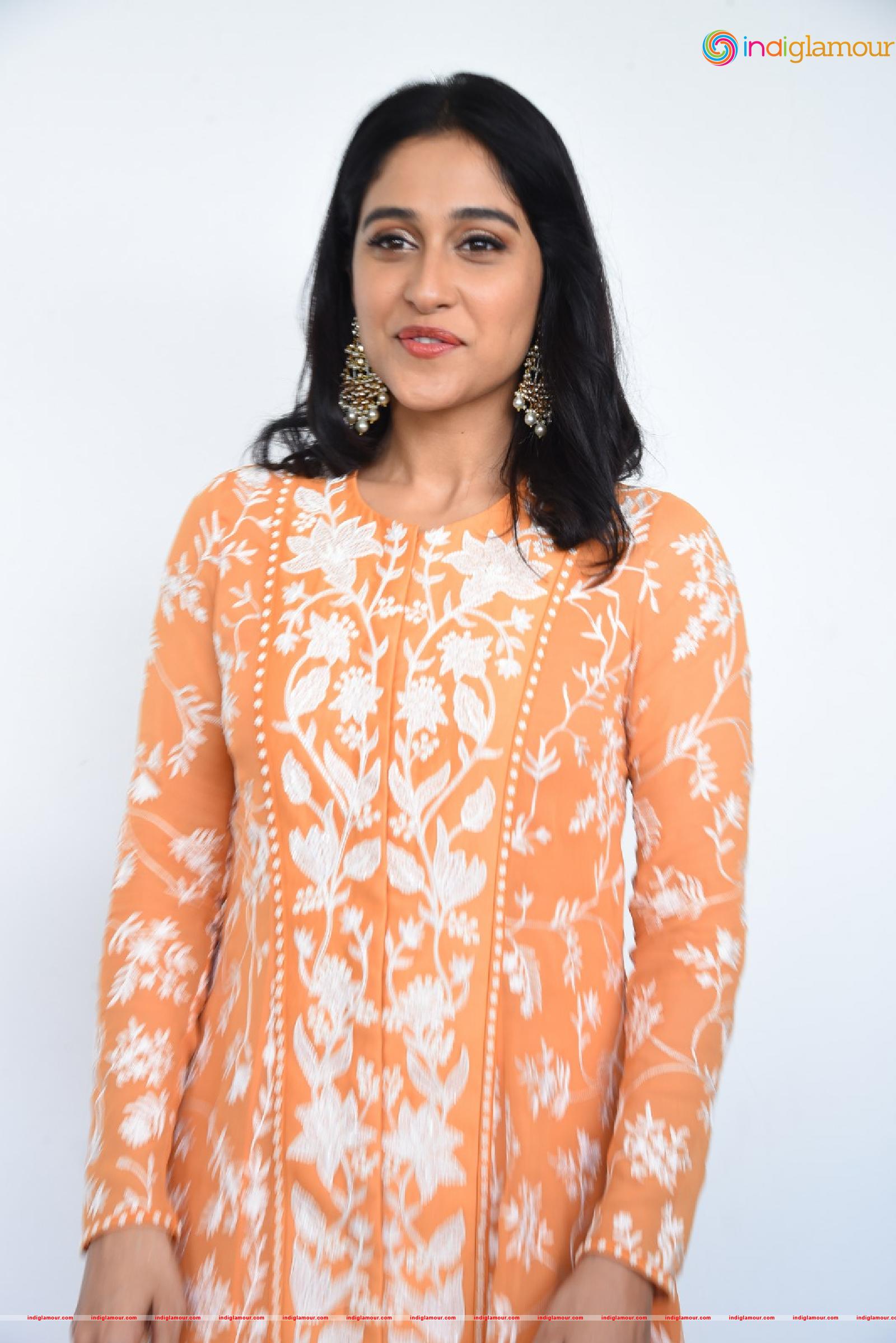 Regina Cassandra Actress hd photo