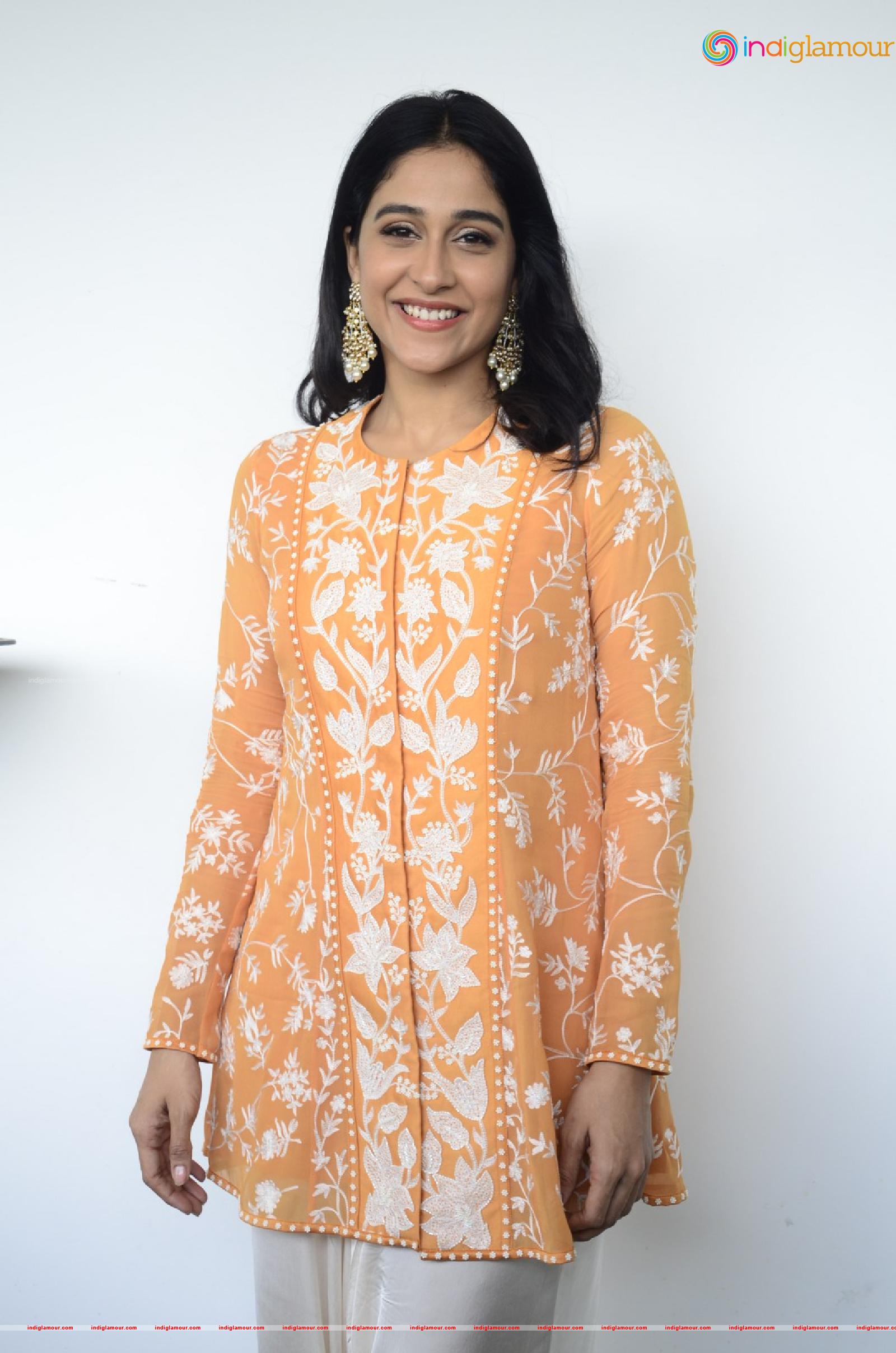 Regina Cassandra Actress hd photo
