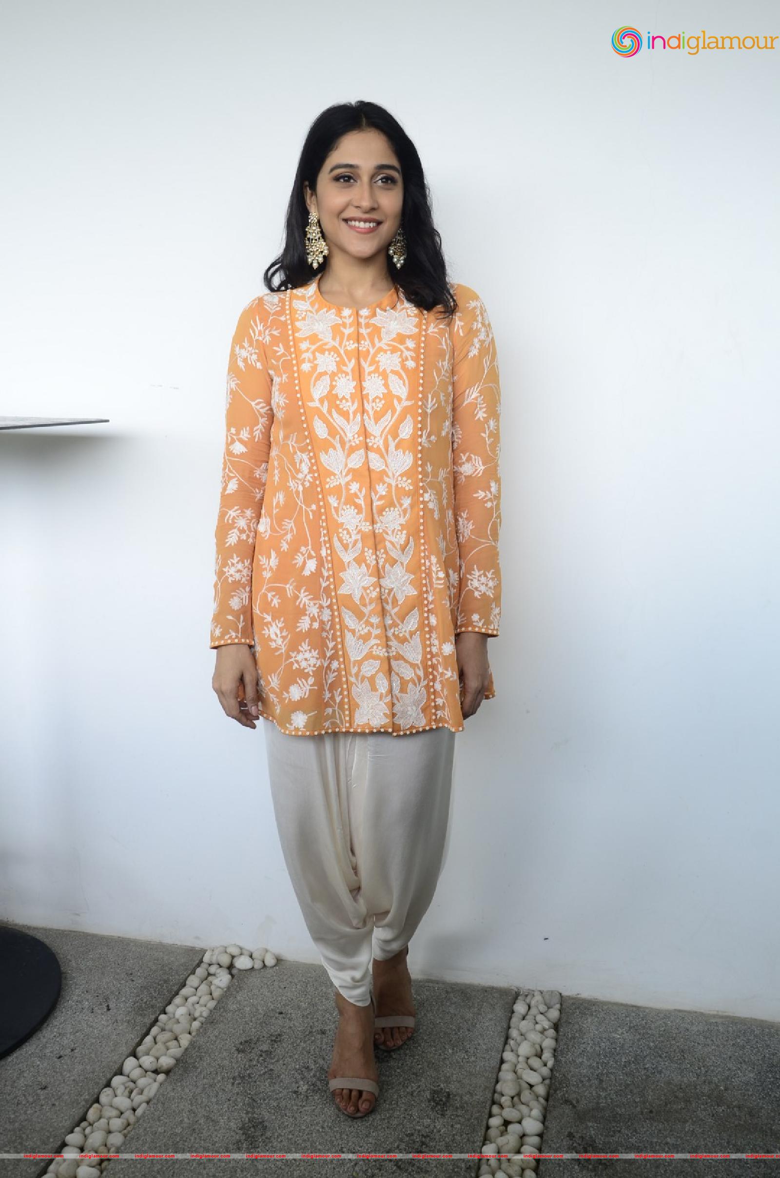 Regina Cassandra Actress hd photo