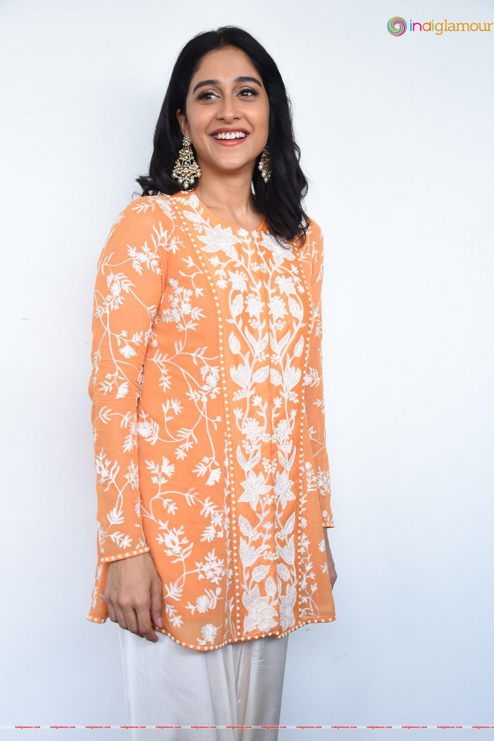 Regina Cassandra Actress hd photo