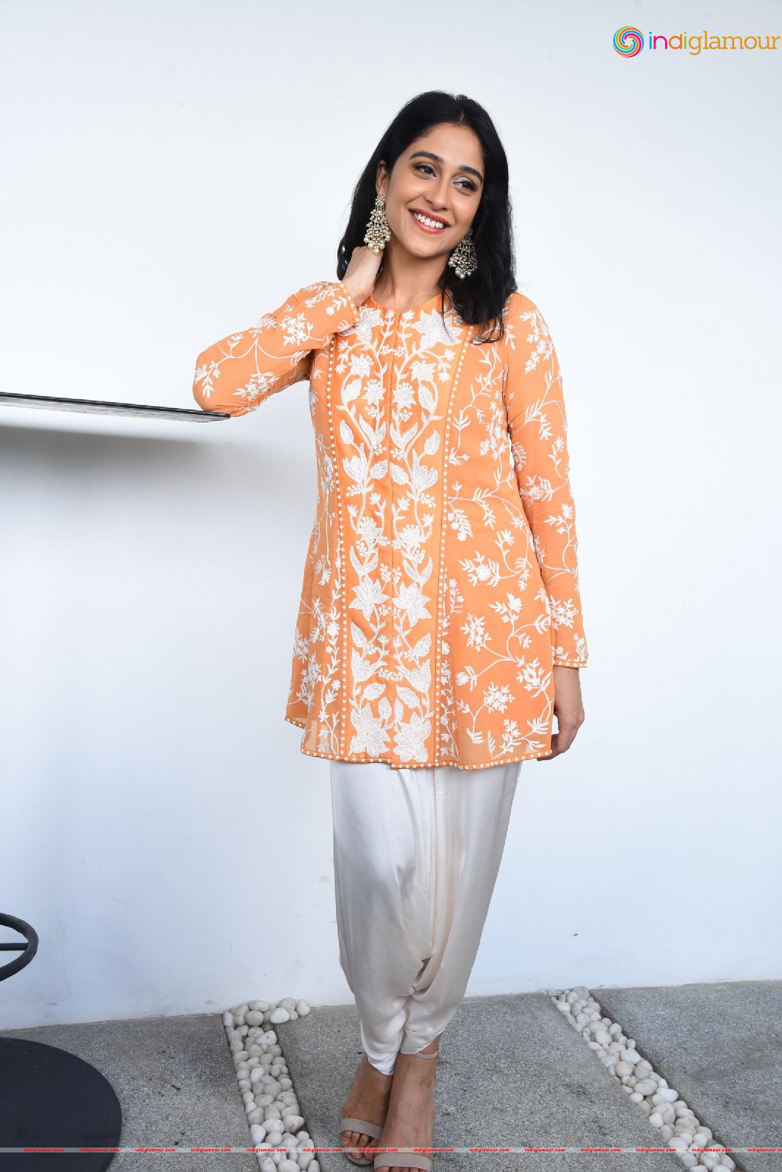 Regina Cassandra Actress hd photo