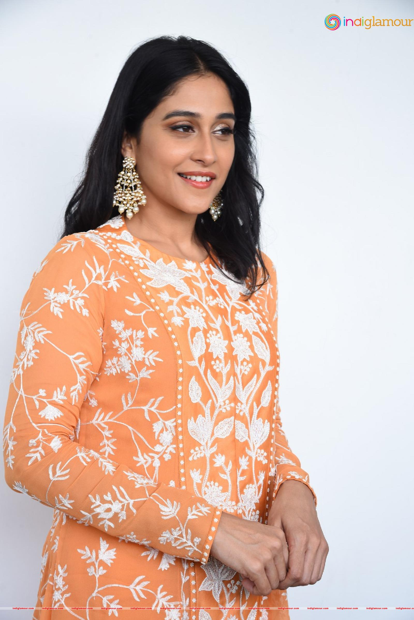 Regina Cassandra Actress hd photo