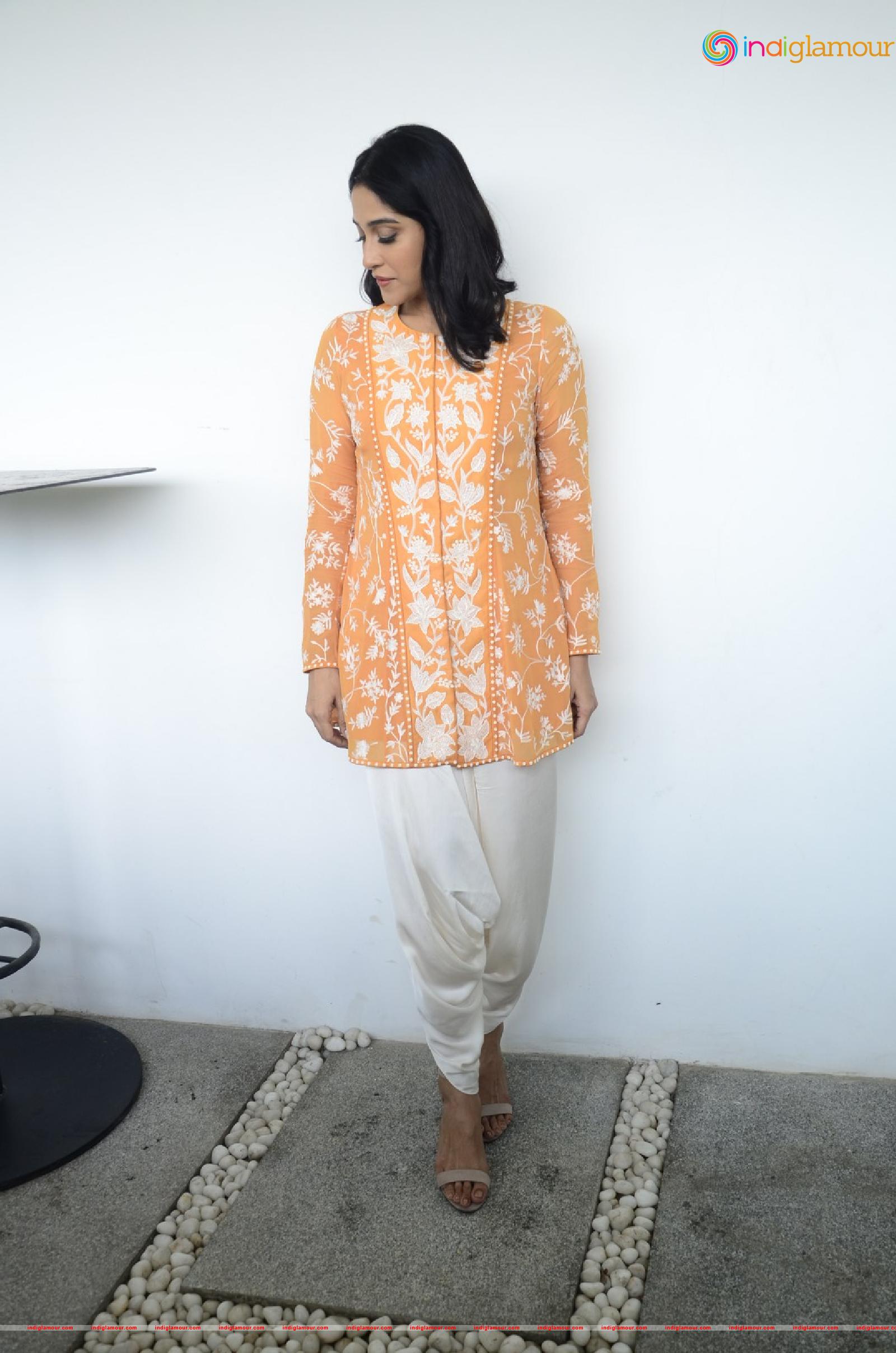 Regina Cassandra Actress hd photo