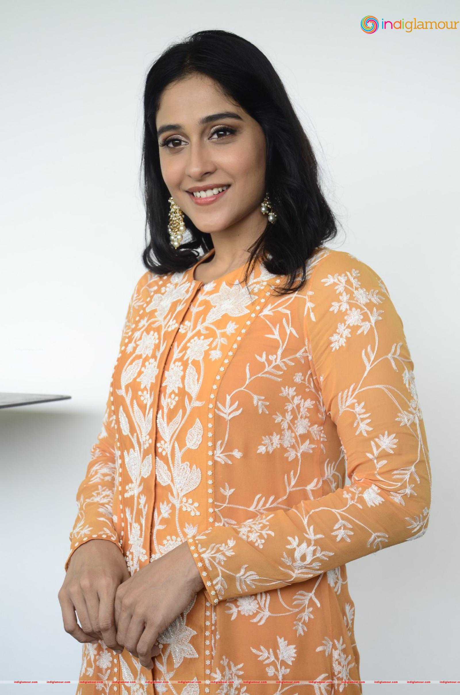 Regina Cassandra Actress hd photo