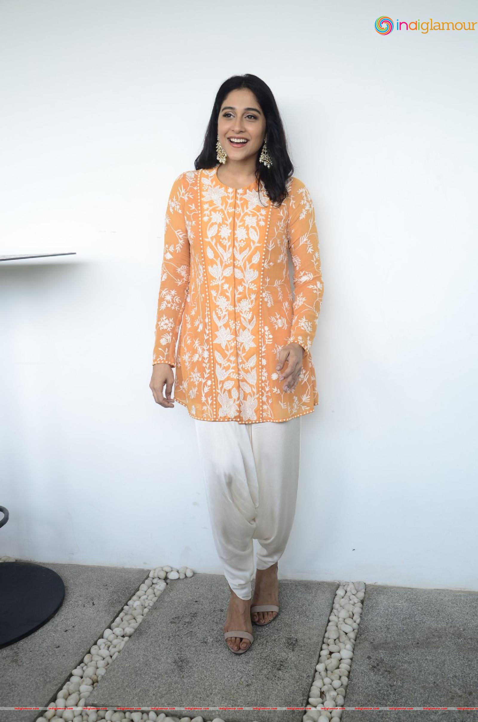 Regina Cassandra Actress hd photo