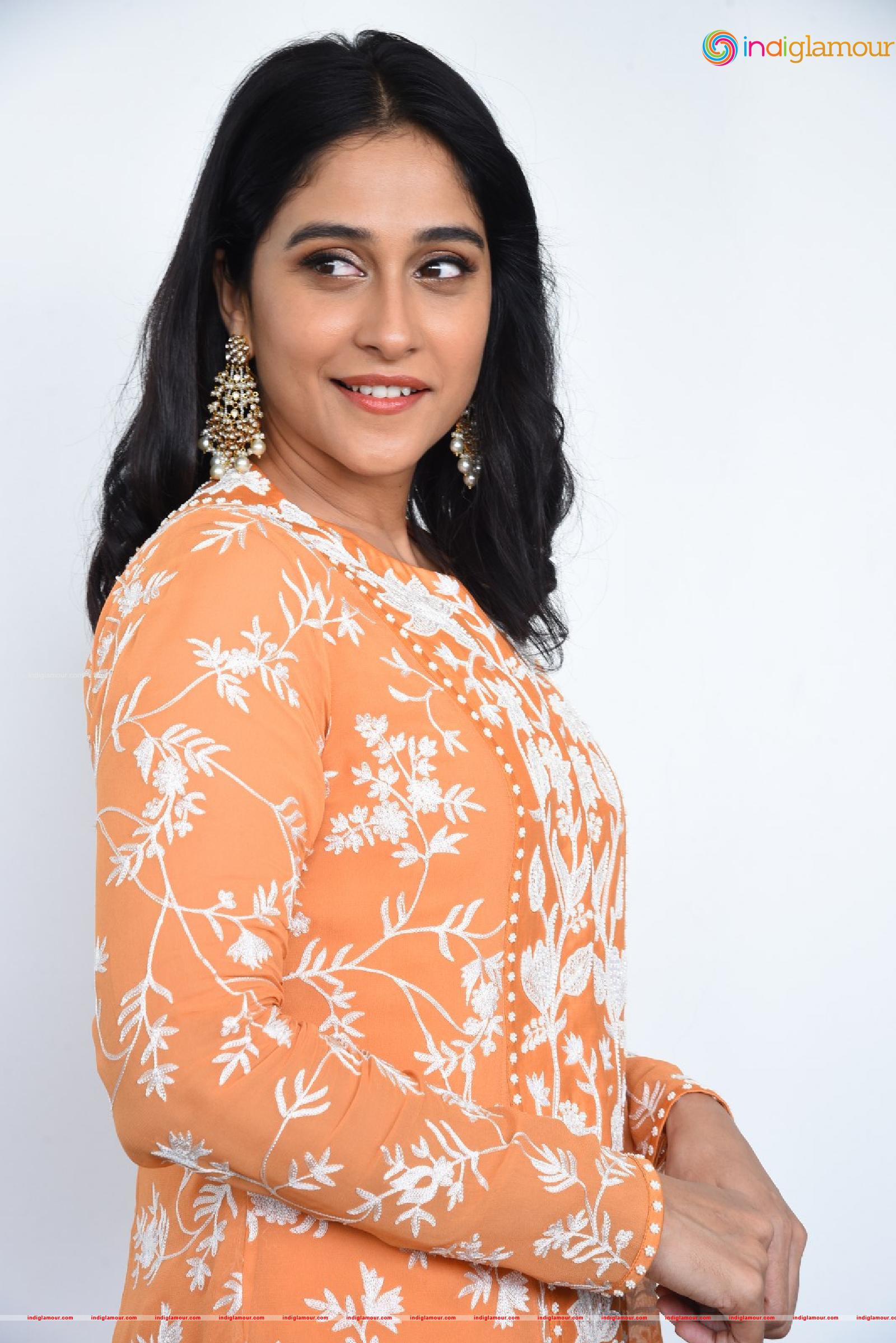 Regina Cassandra Actress hd photo