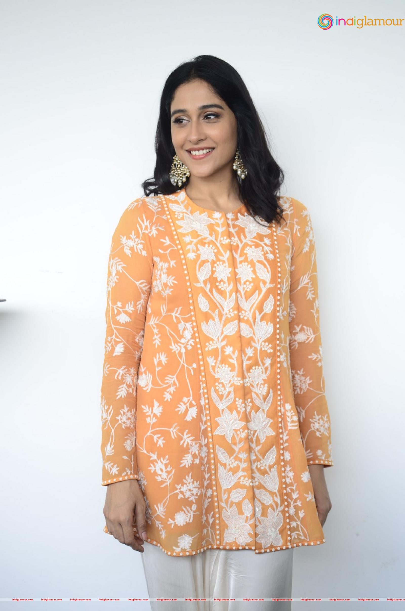 Regina Cassandra Actress hd photo