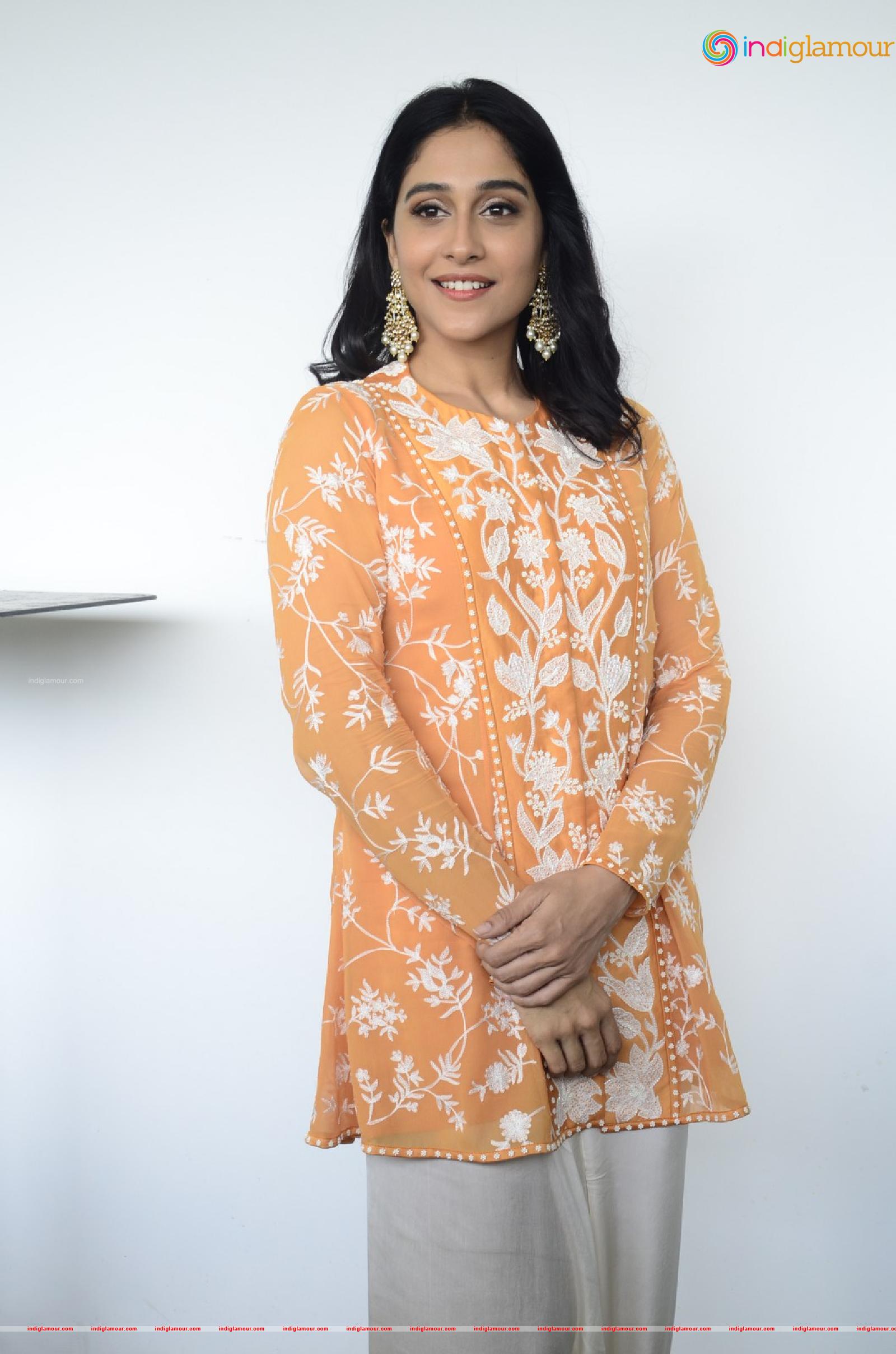 Regina Cassandra Actress hd photo