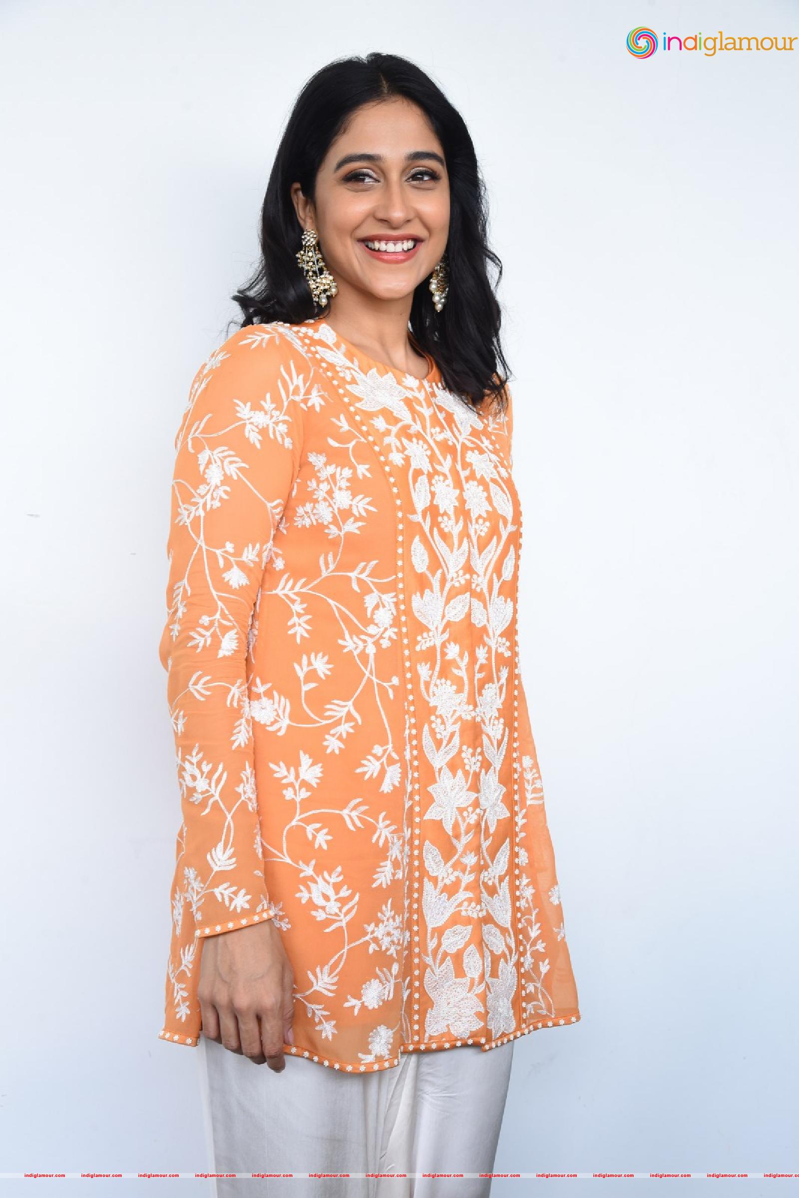 Regina Cassandra Actress hd photo