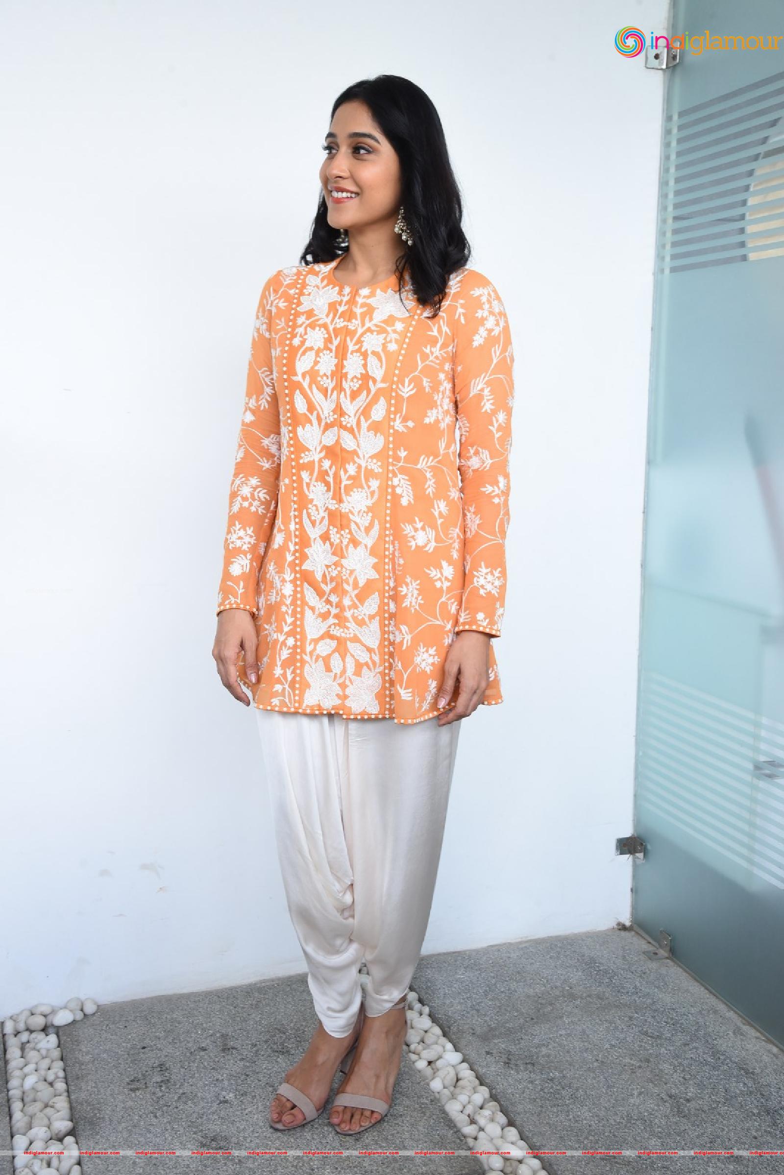 Regina Cassandra Actress hd photo
