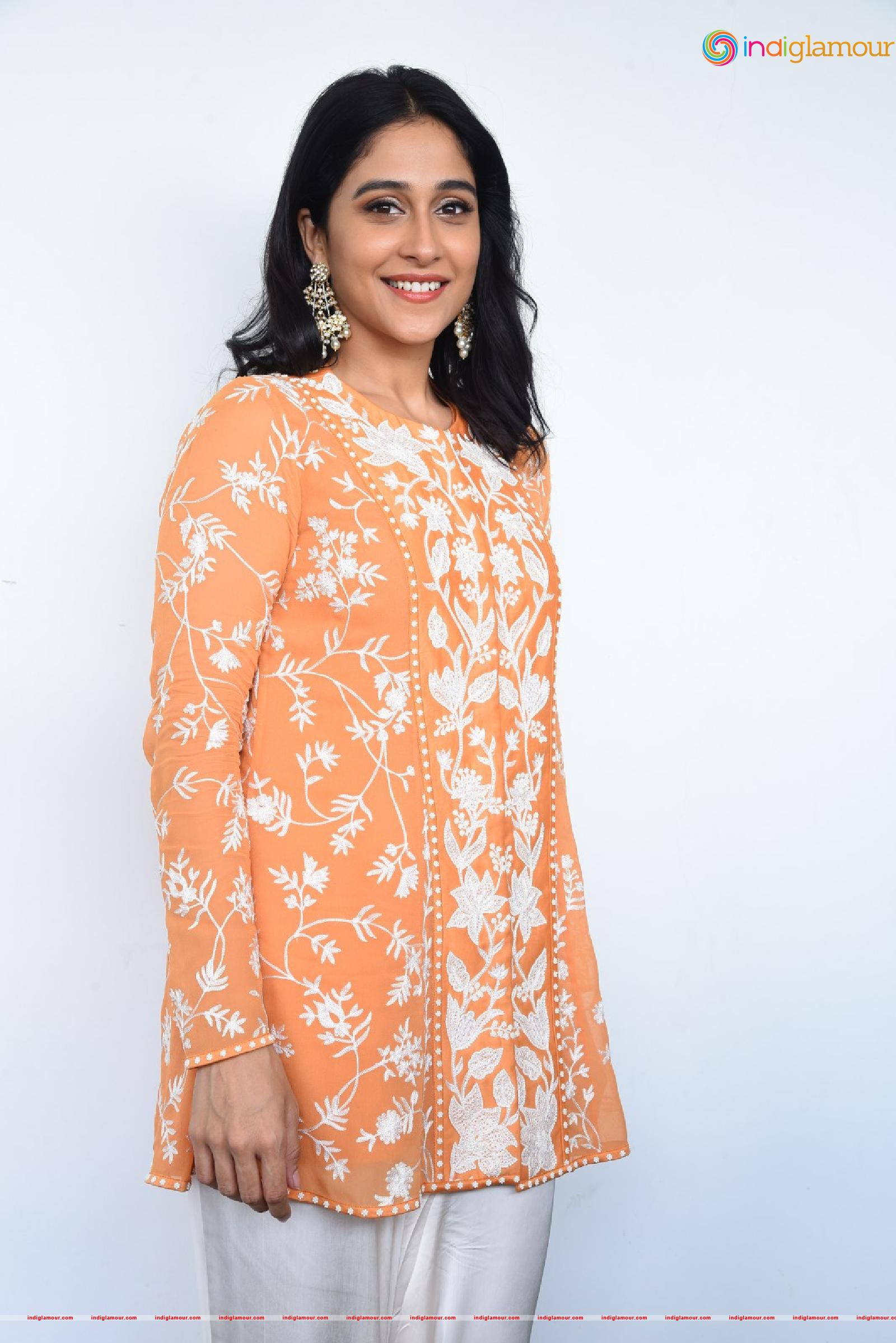 Regina Cassandra Actress hd photo