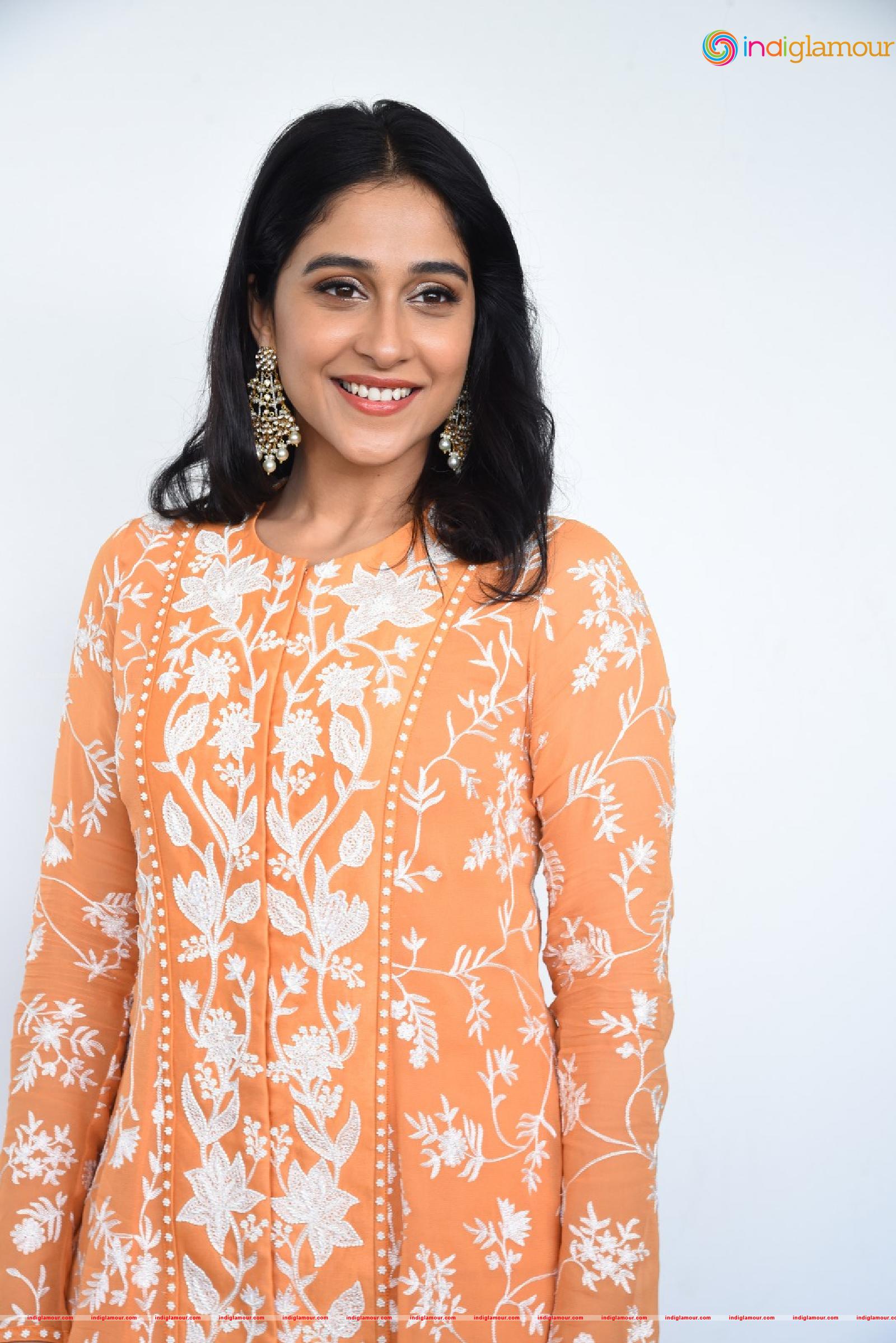 Regina Cassandra Actress hd photo