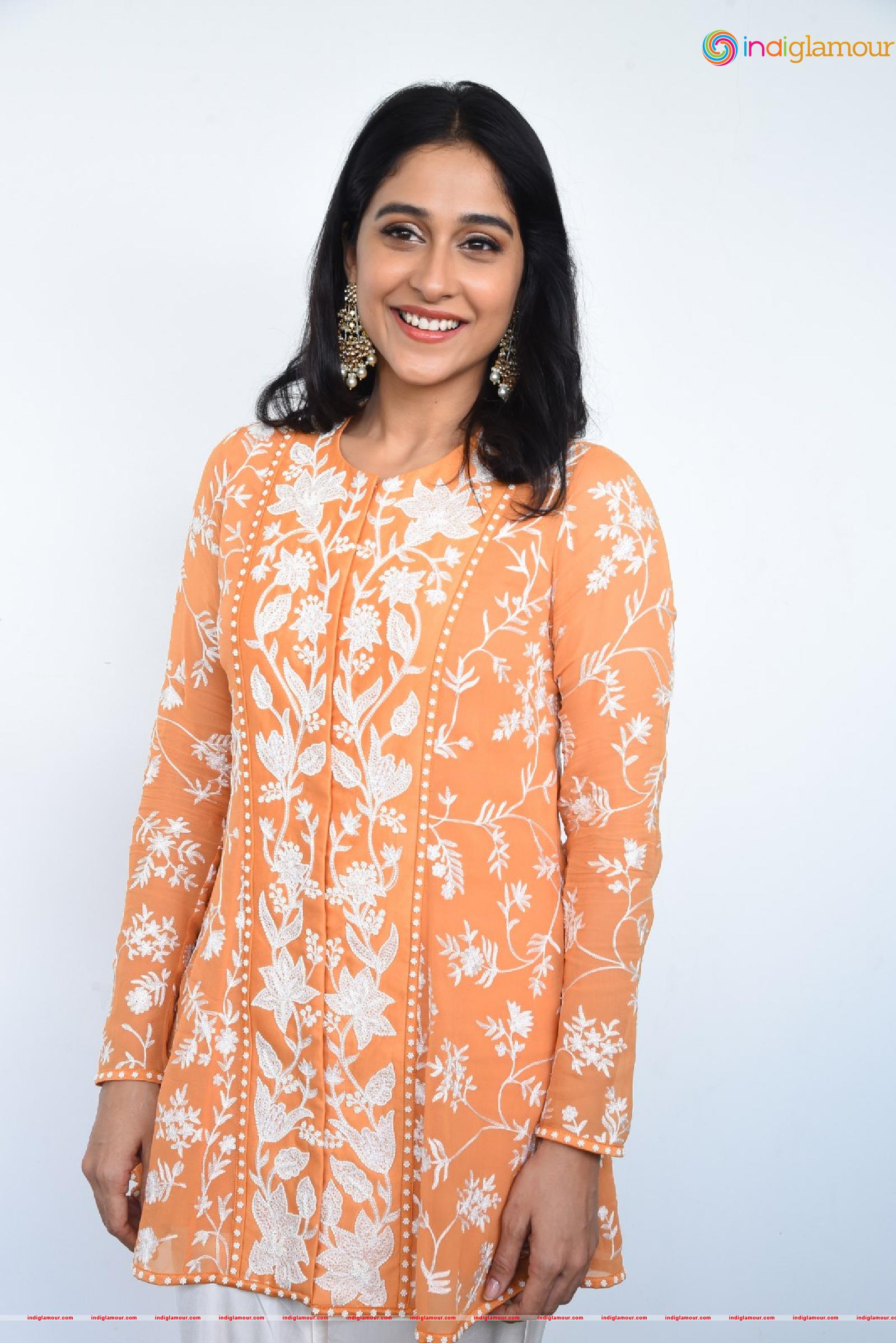 Regina Cassandra Actress hd photo