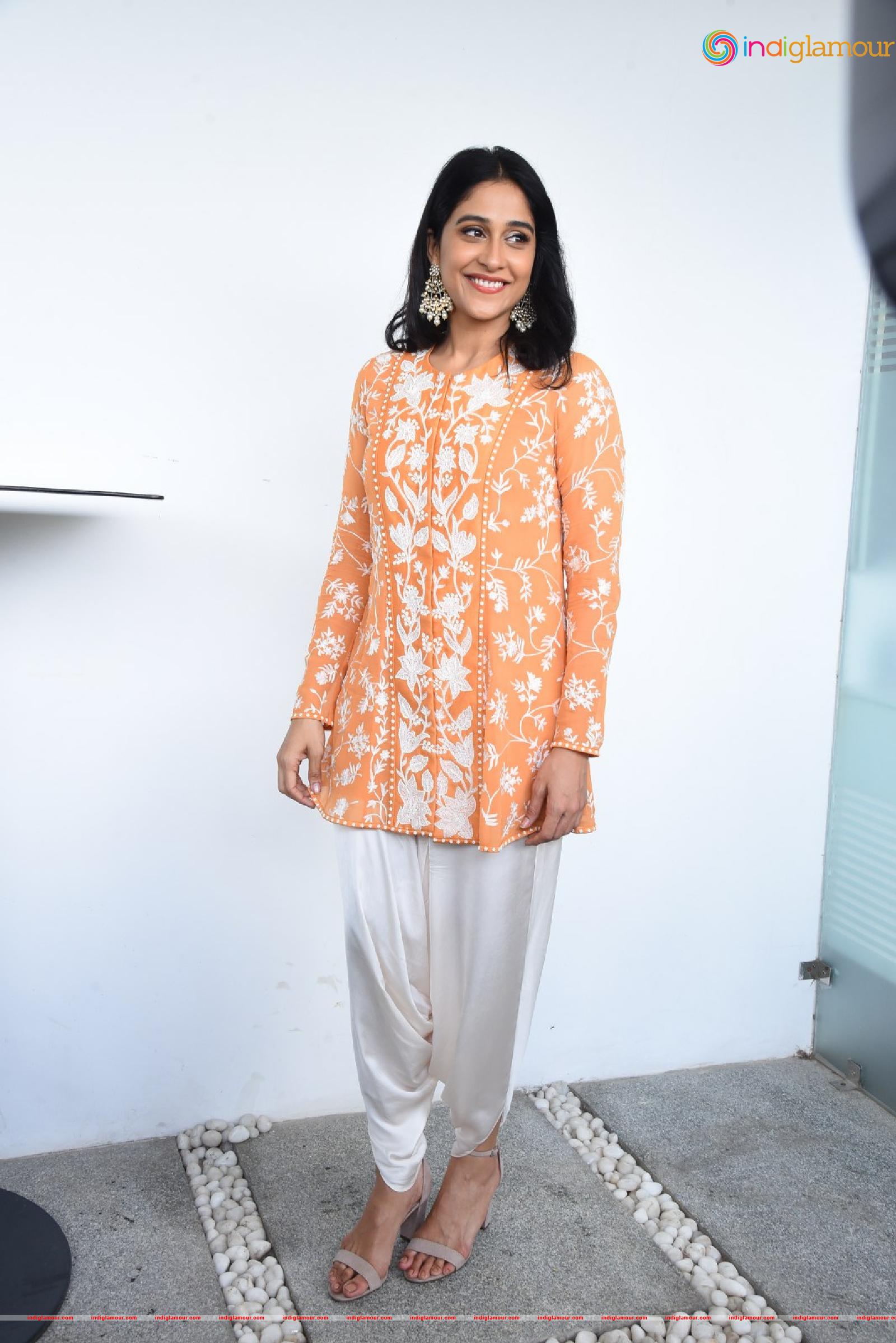 Regina Cassandra Actress hd photo