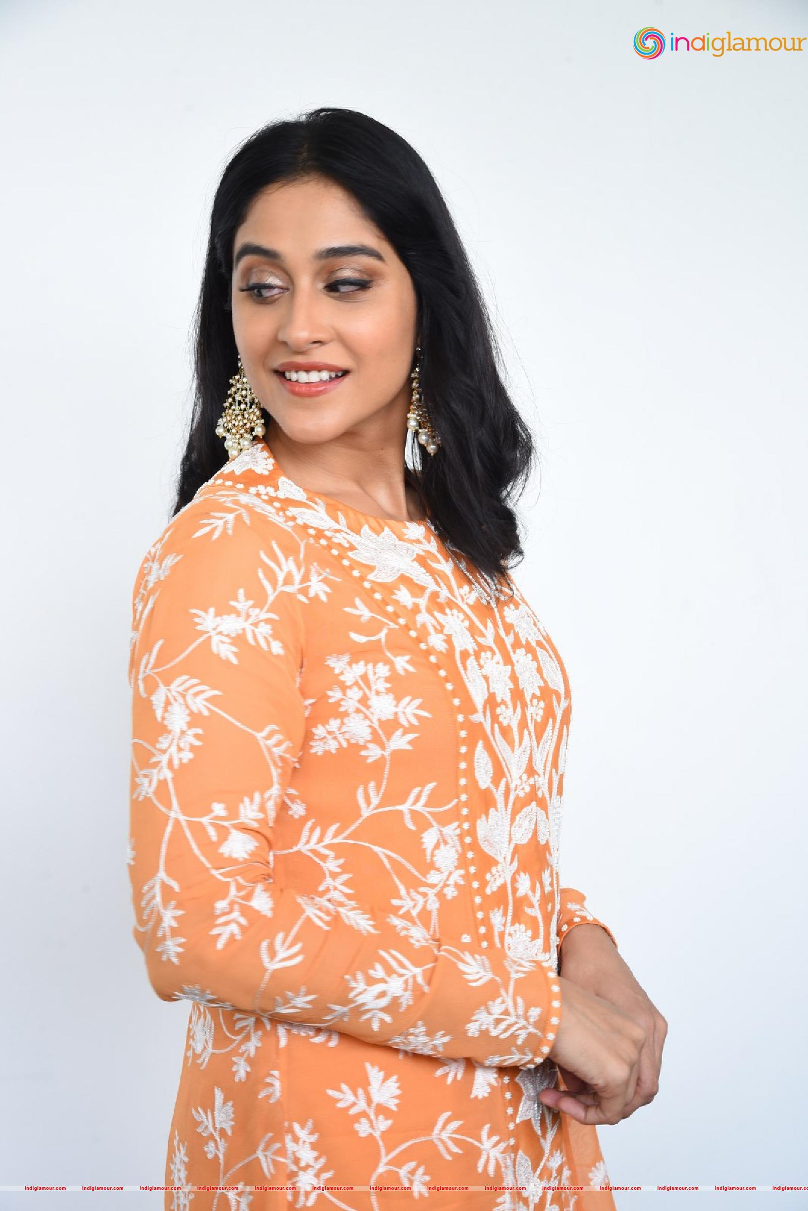 Regina Cassandra Actress hd photo