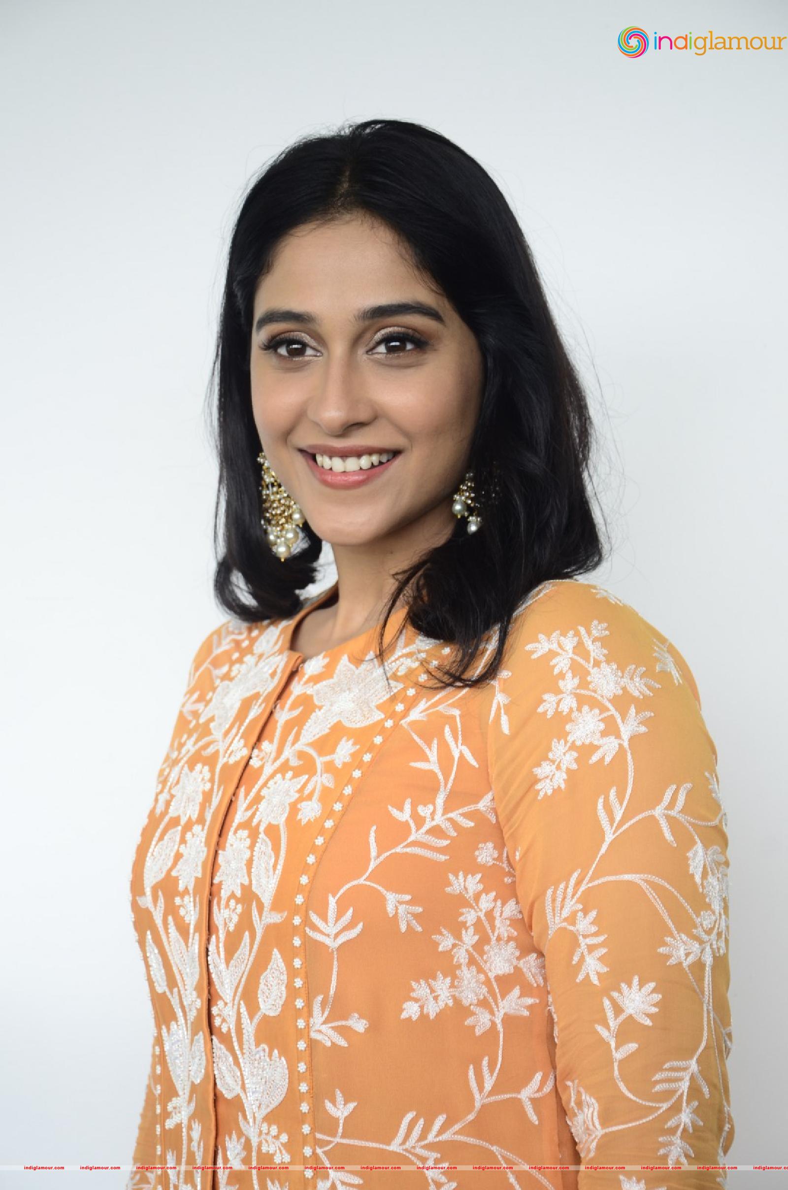 Regina Cassandra Actress hd photo