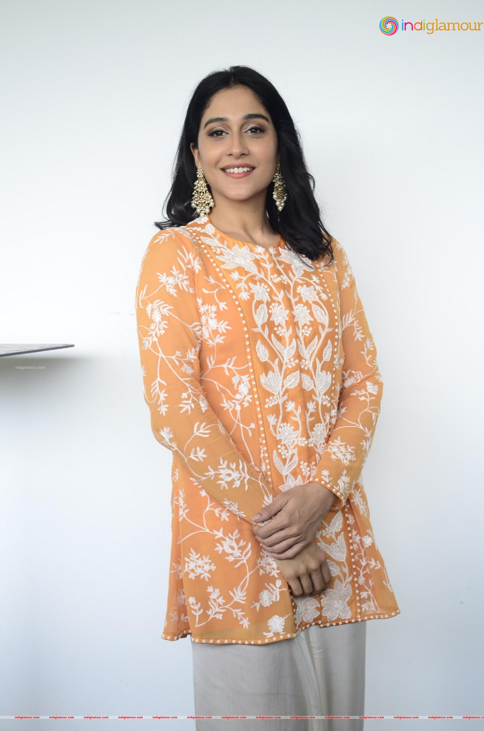 Regina Cassandra Actress hd photo