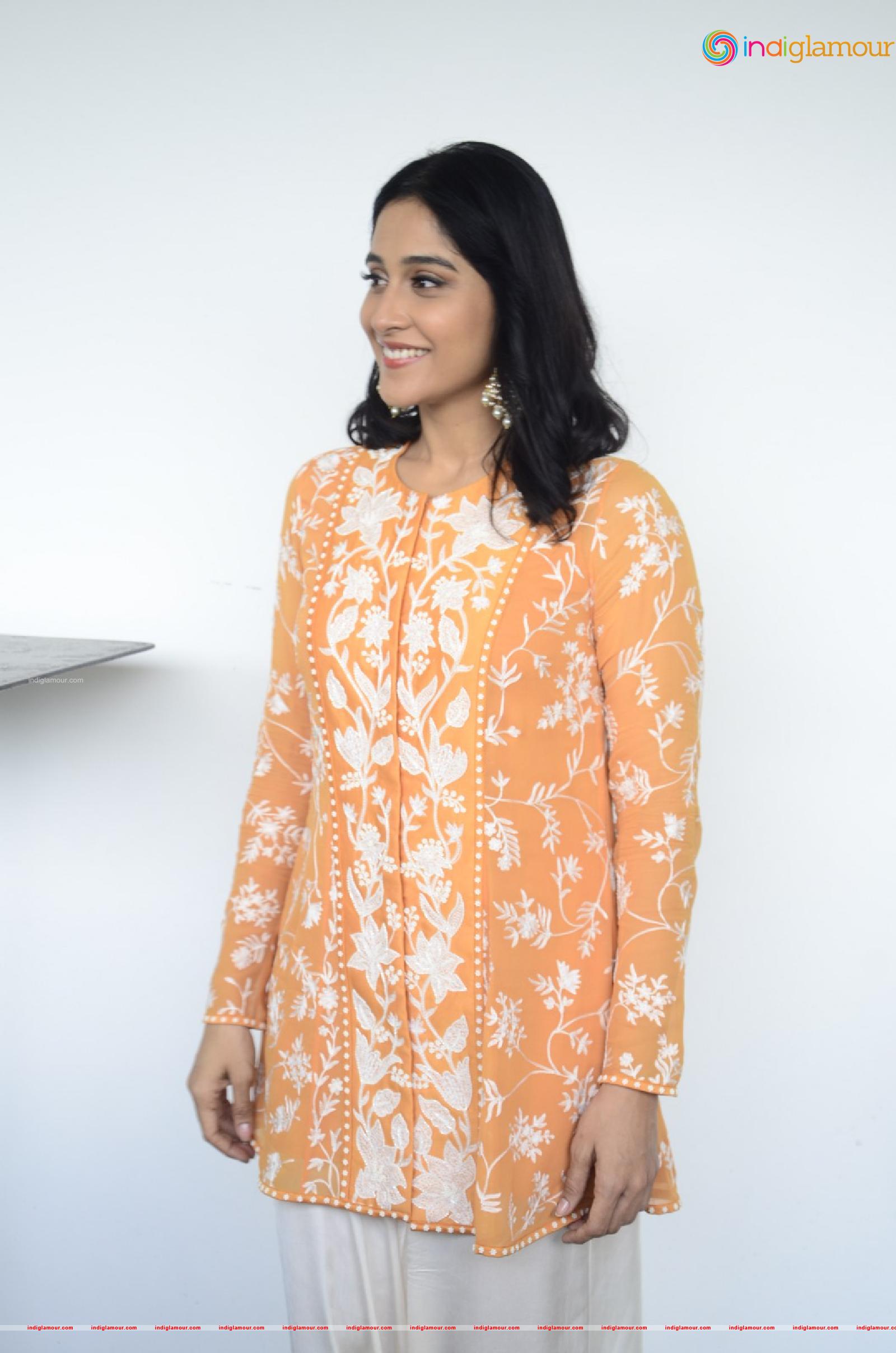Regina Cassandra Actress hd photo