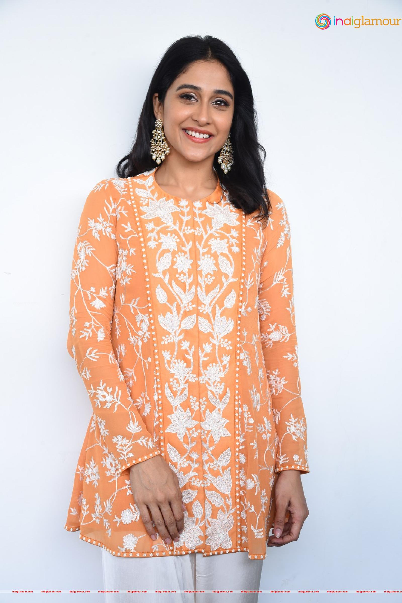 Regina Cassandra Actress hd photo