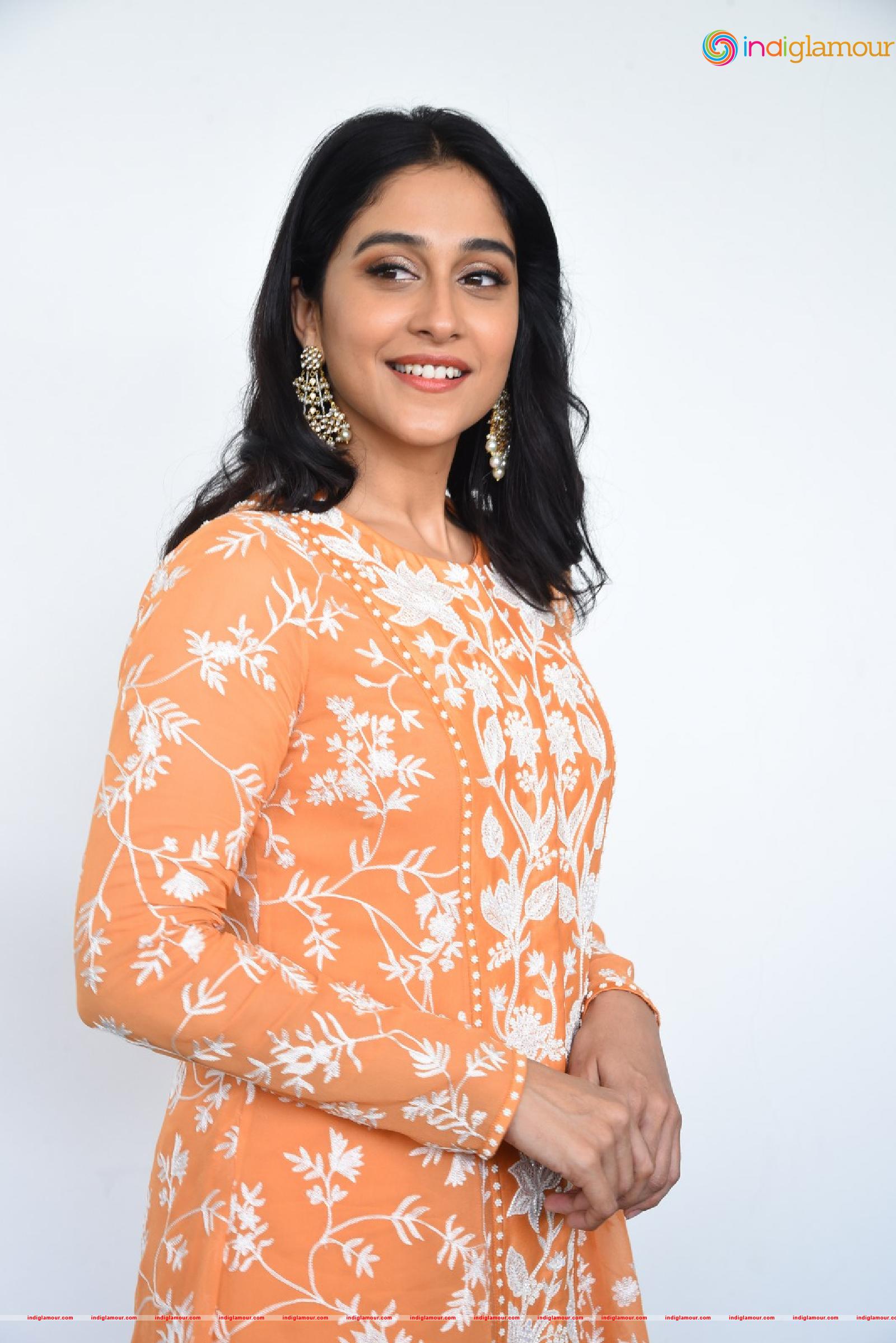 Regina Cassandra Actress hd photo