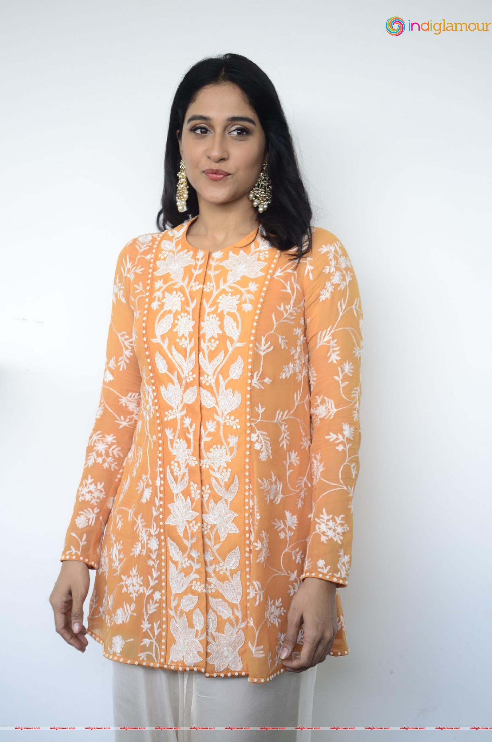 Regina Cassandra Actress hd photo