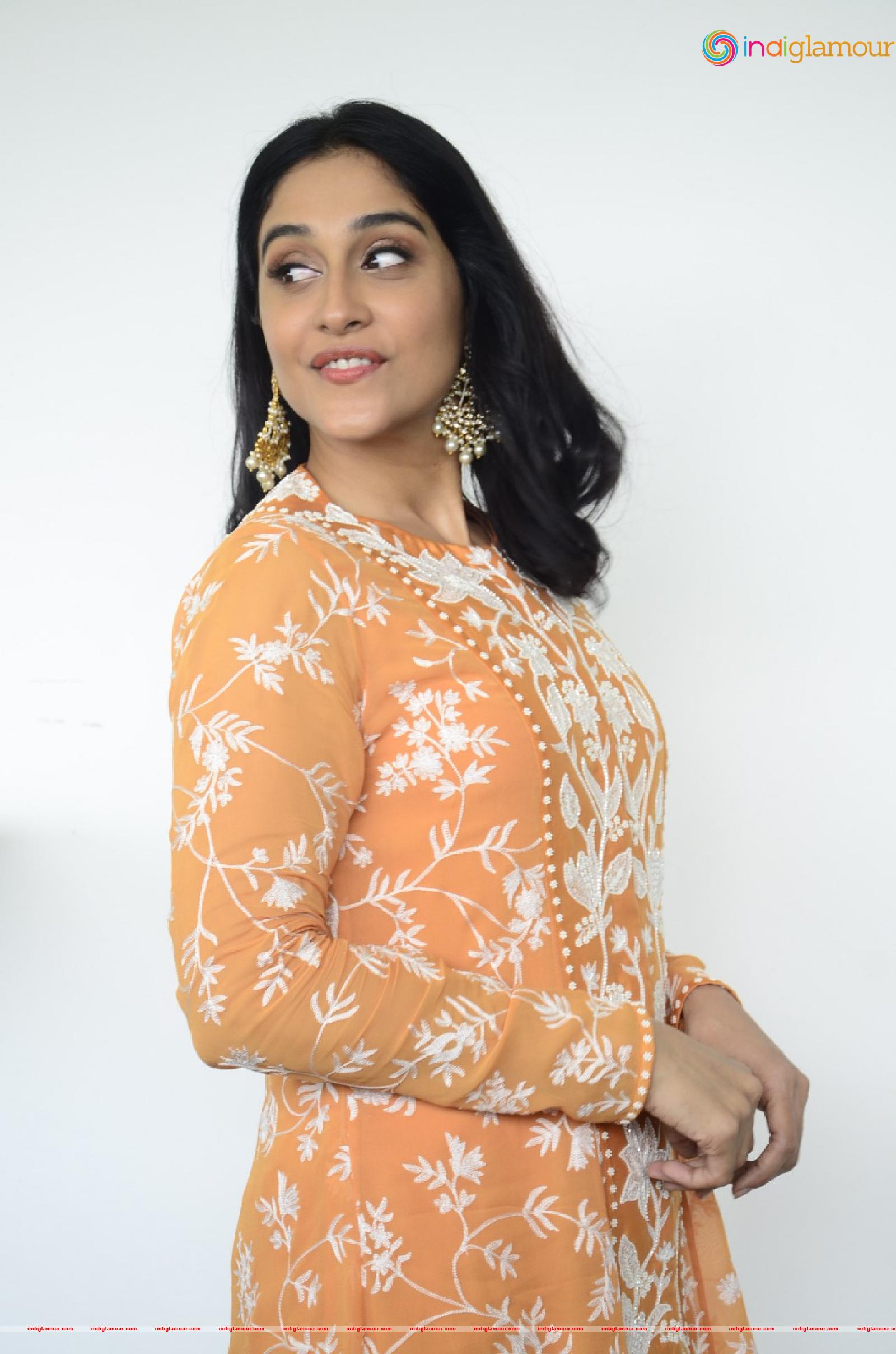 Regina Cassandra Actress hd photo