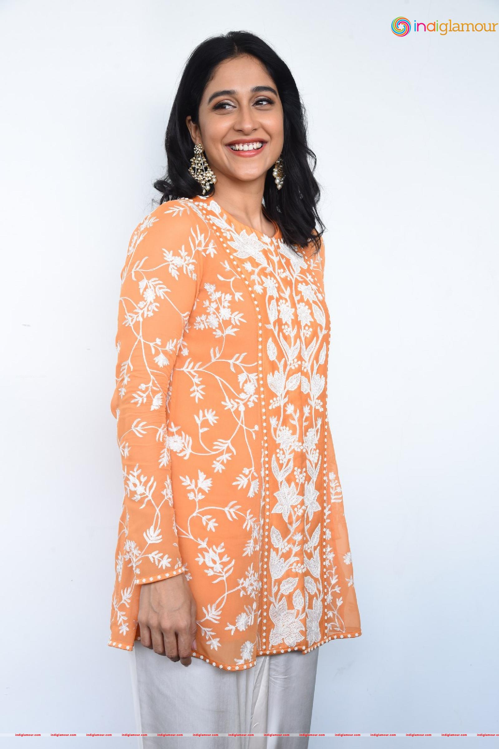 Regina Cassandra Actress hd photo