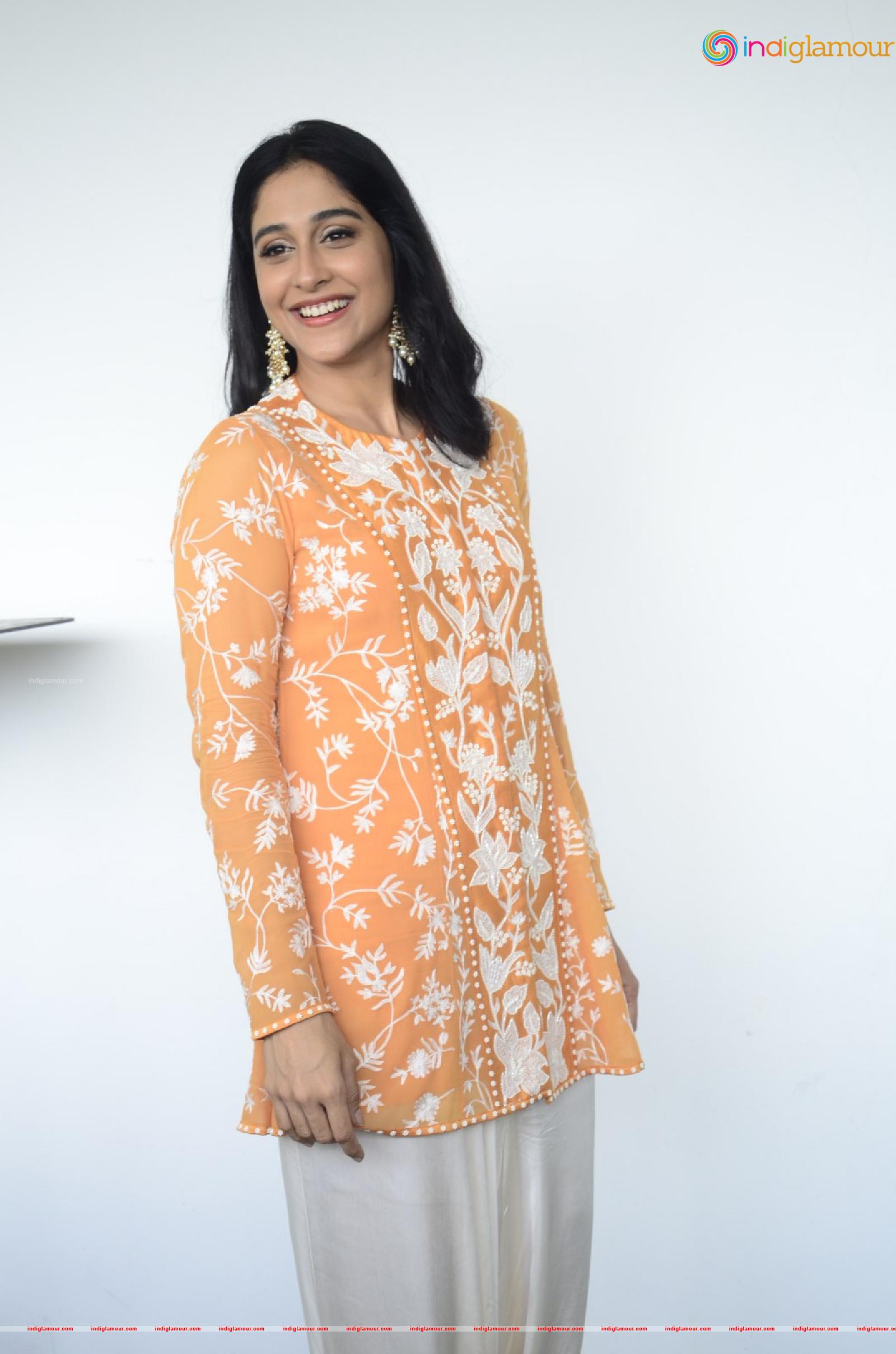 Regina Cassandra Actress hd photo