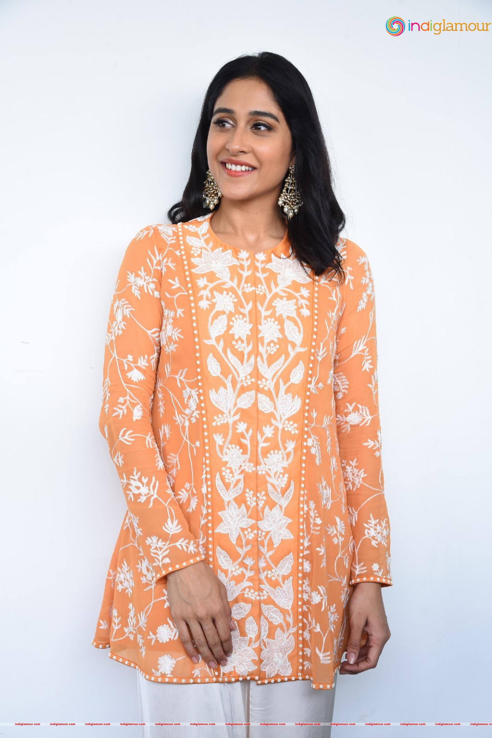 Regina Cassandra Actress hd photo