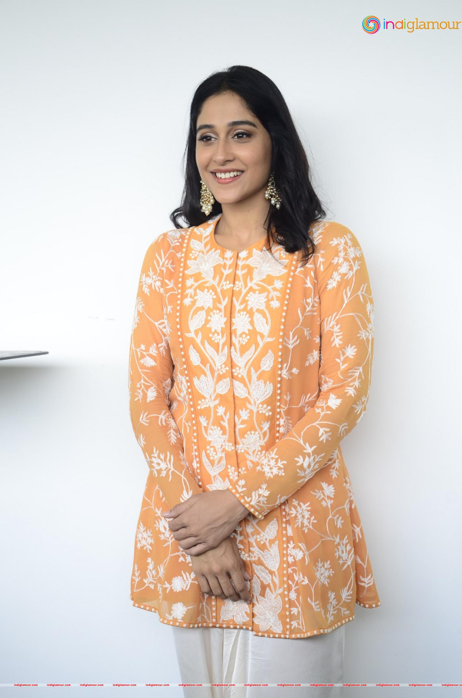 Regina Cassandra Actress hd photo